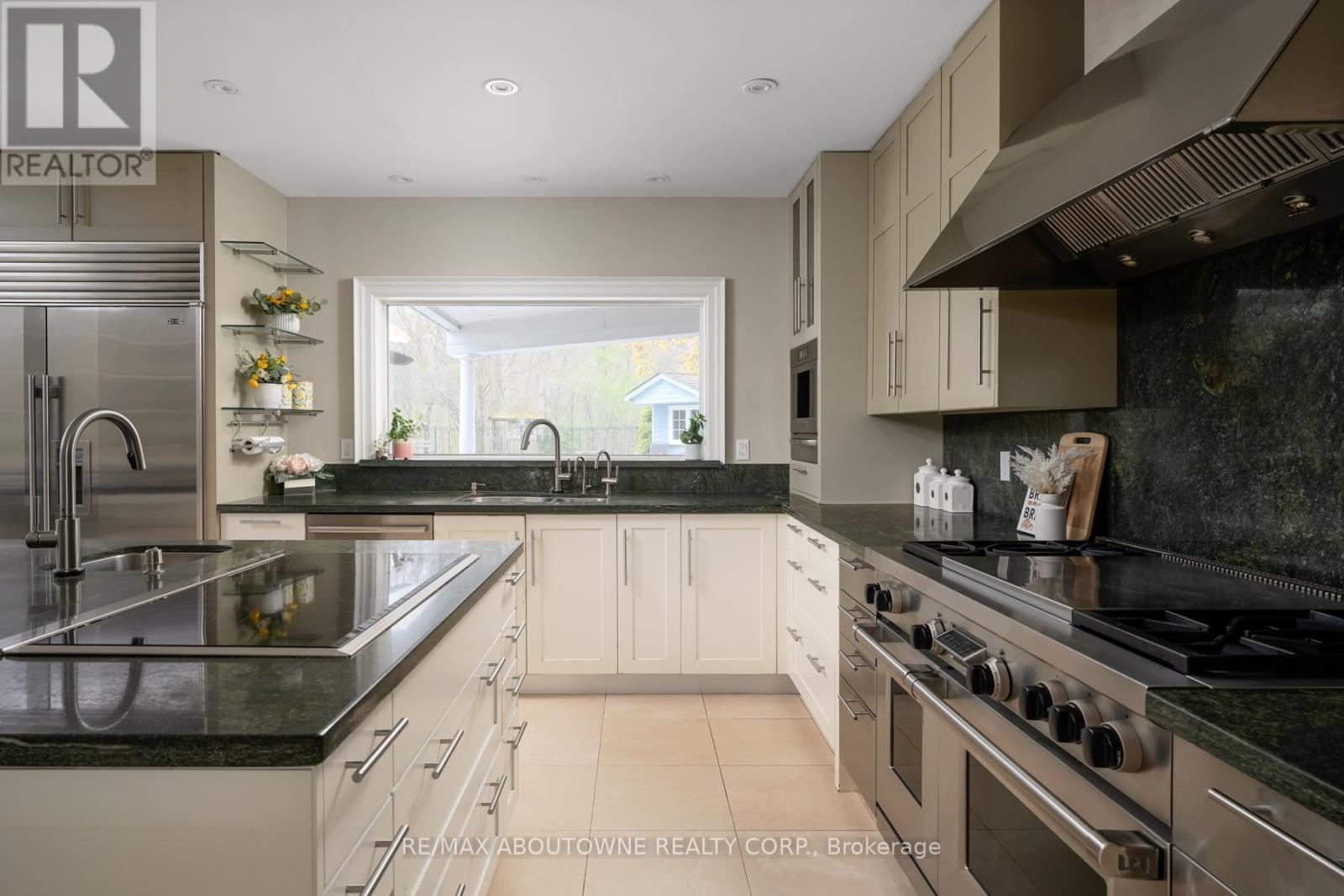 












5368 FOXMILL COURT

,
Mississauga (Central Erin Mills),




Ontario
L5M5B6

