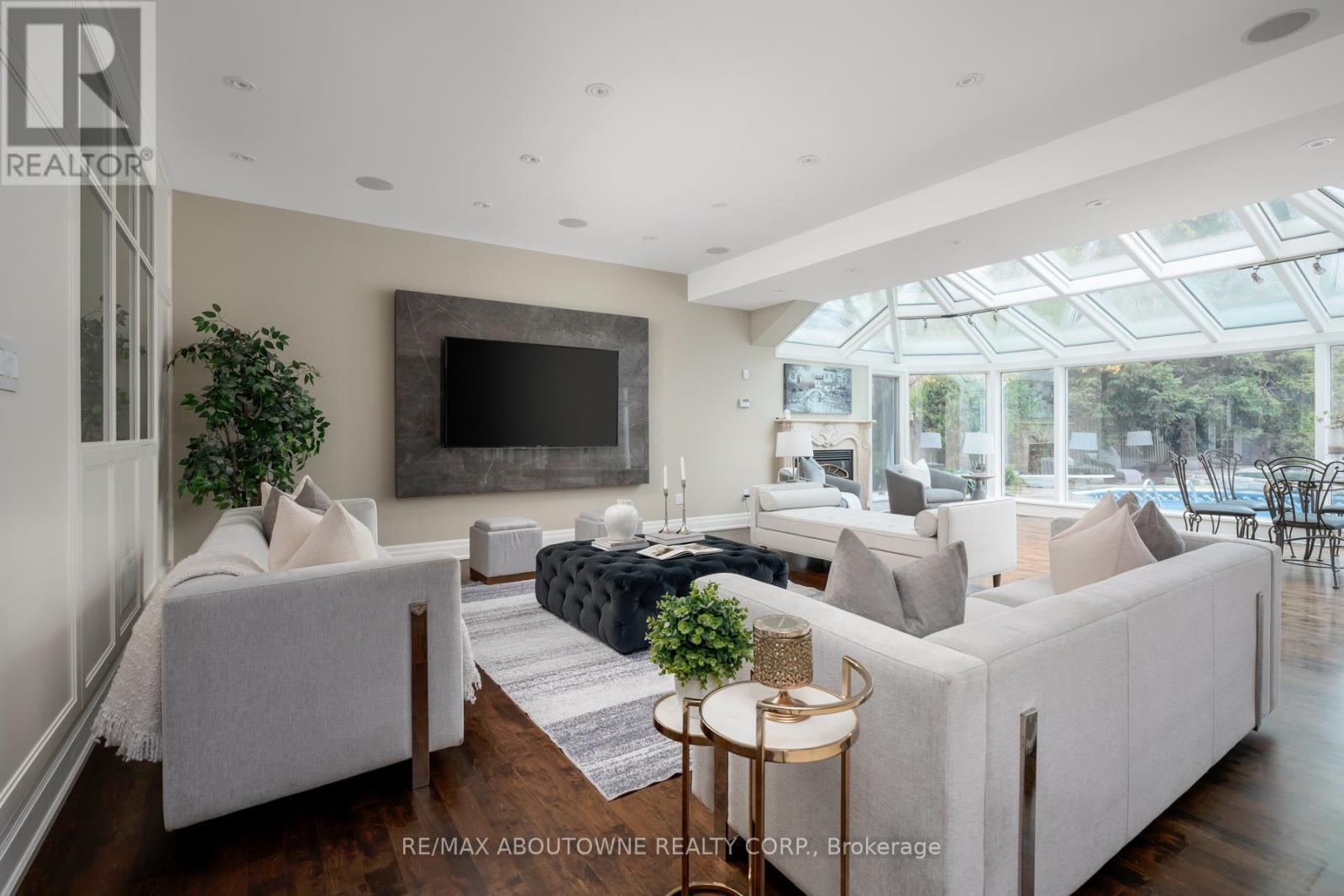 












5368 FOXMILL COURT

,
Mississauga (Central Erin Mills),




Ontario
L5M5B6

