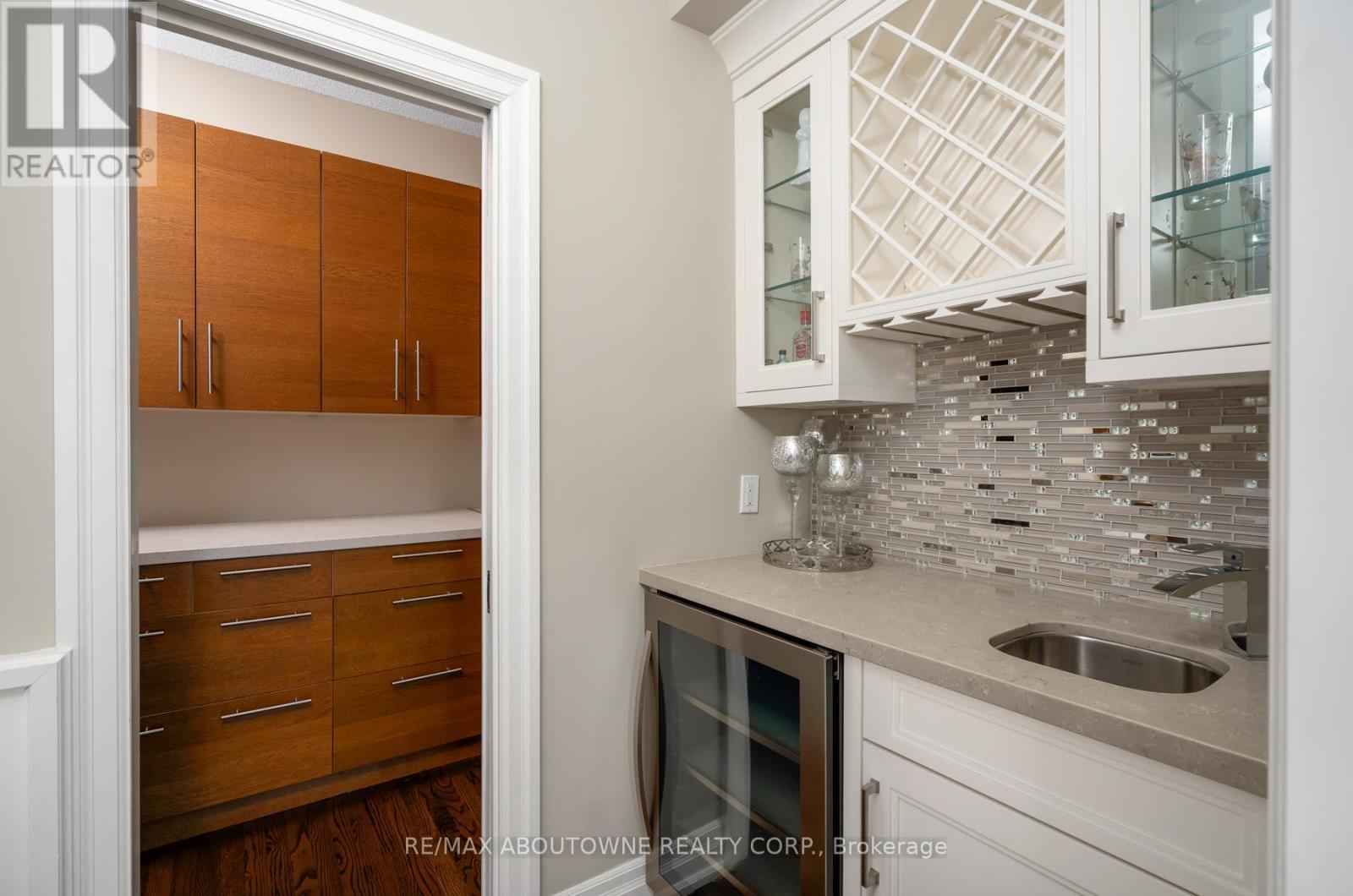












5368 FOXMILL COURT

,
Mississauga (Central Erin Mills),




Ontario
L5M5B6

