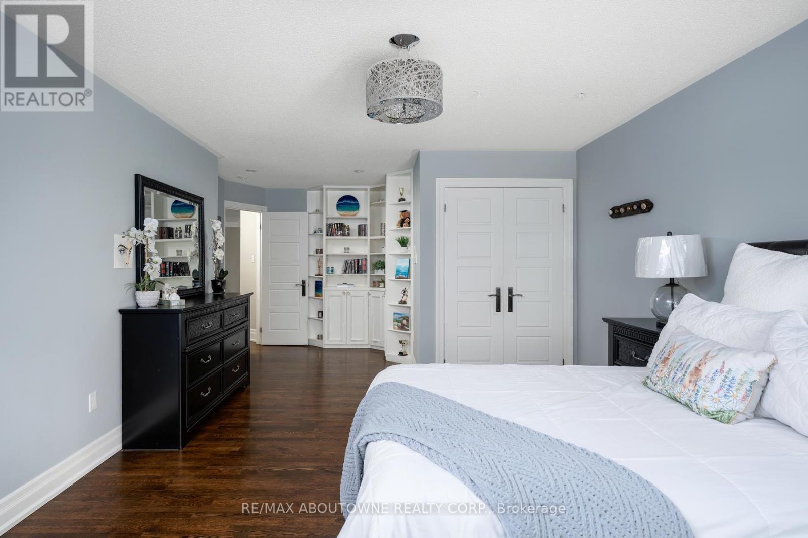 












5368 FOXMILL COURT

,
Mississauga (Central Erin Mills),




Ontario
L5M5B6

