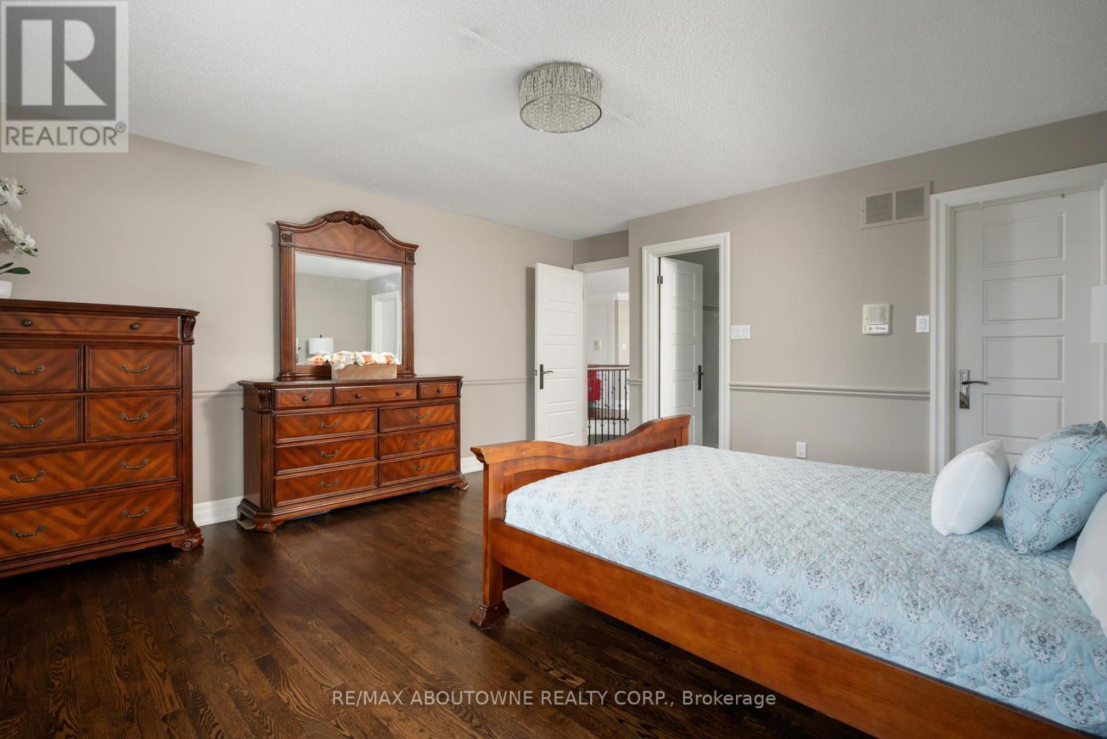 












5368 FOXMILL COURT

,
Mississauga (Central Erin Mills),




Ontario
L5M5B6

