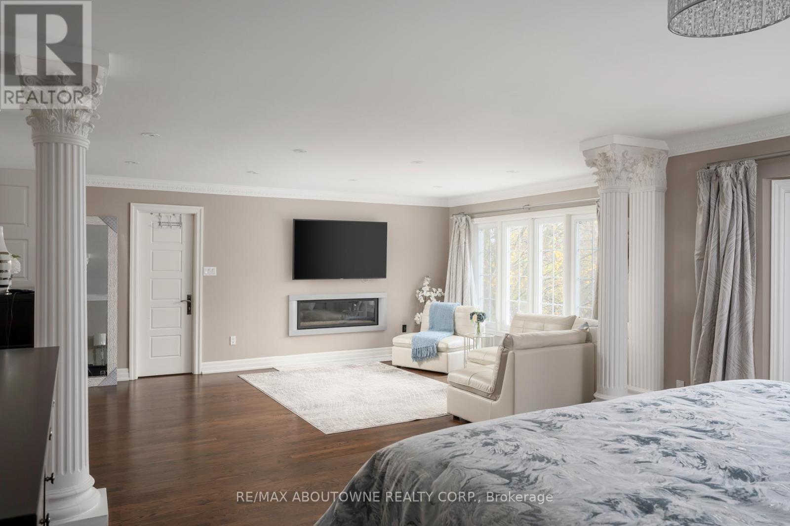












5368 FOXMILL COURT

,
Mississauga (Central Erin Mills),




Ontario
L5M5B6

