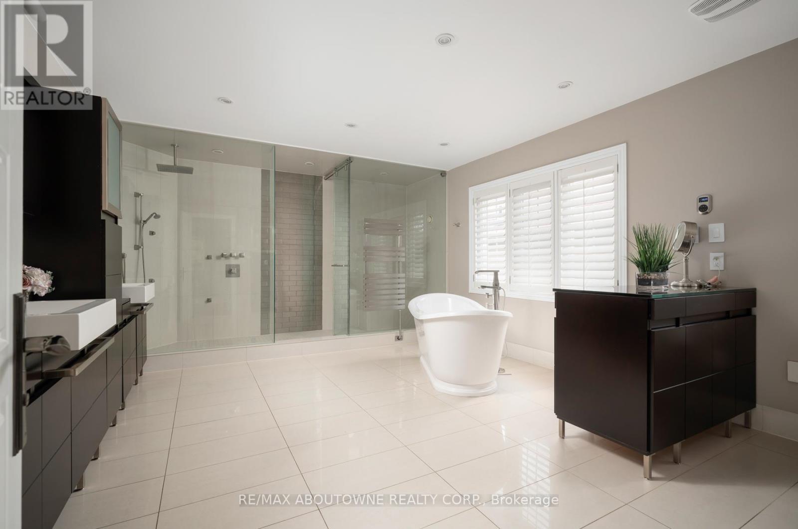 












5368 FOXMILL COURT

,
Mississauga (Central Erin Mills),




Ontario
L5M5B6

