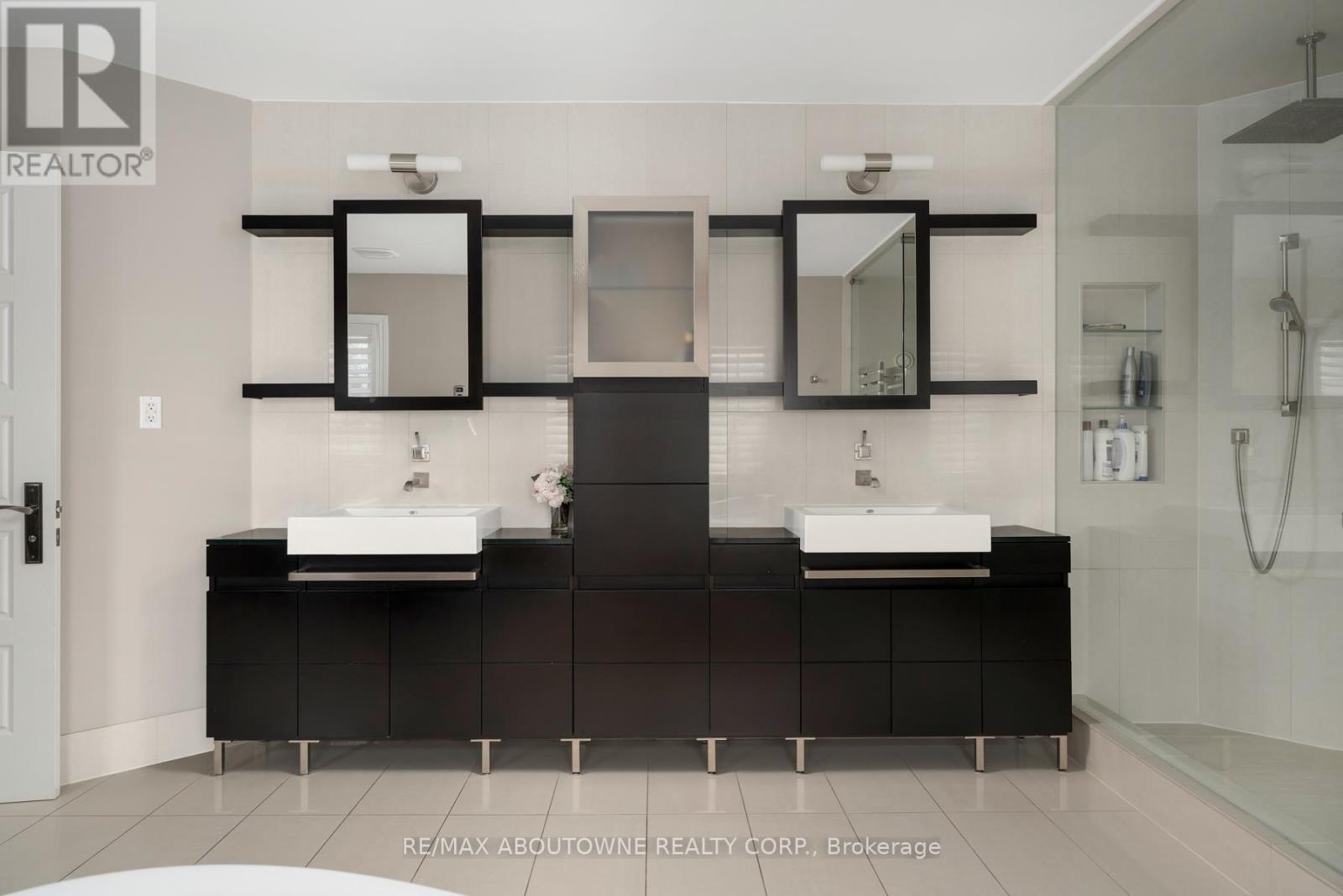 












5368 FOXMILL COURT

,
Mississauga (Central Erin Mills),




Ontario
L5M5B6

