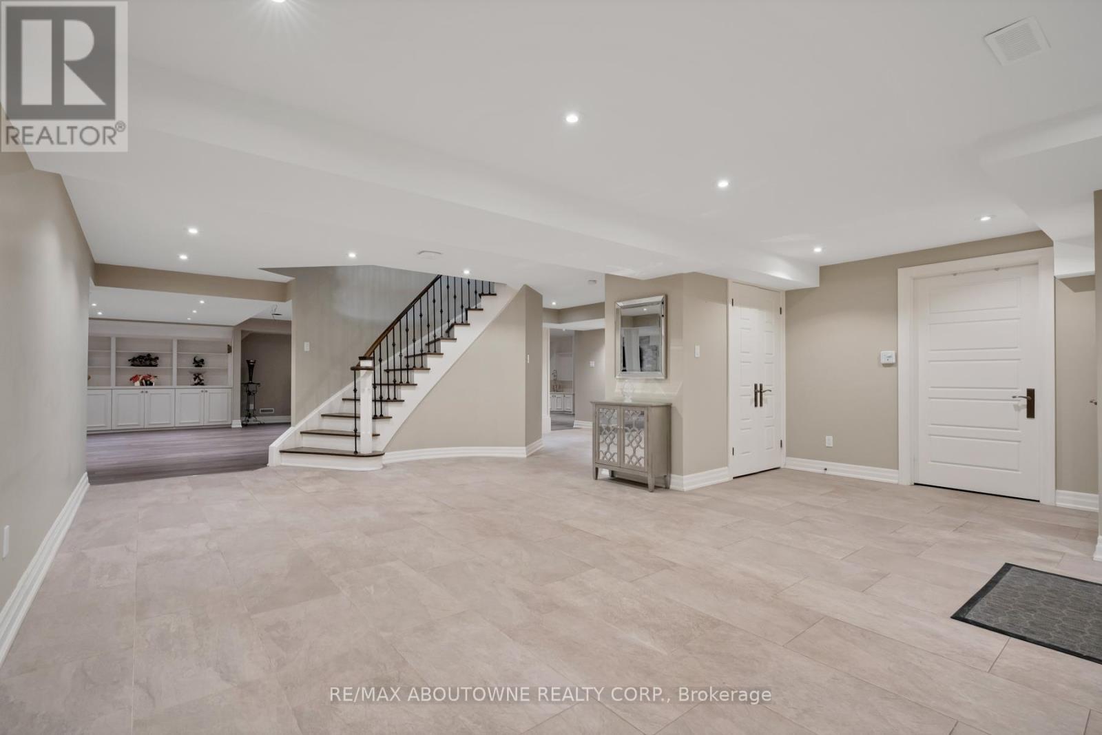 












5368 FOXMILL COURT

,
Mississauga (Central Erin Mills),




Ontario
L5M5B6

