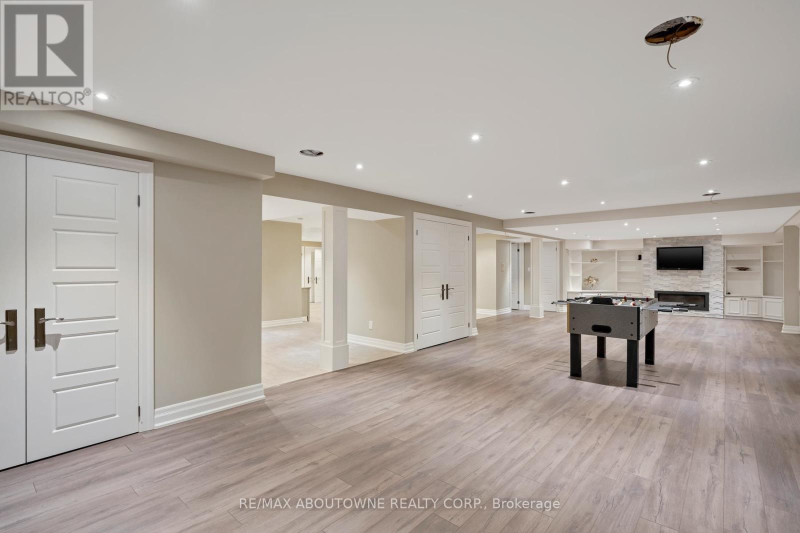 












5368 FOXMILL COURT

,
Mississauga (Central Erin Mills),




Ontario
L5M5B6

