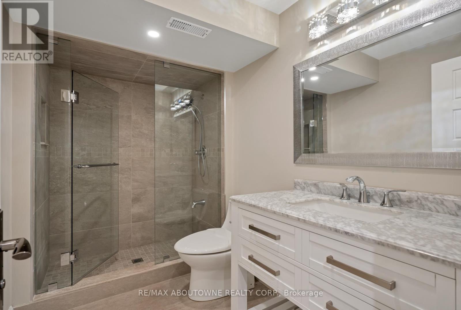 












5368 FOXMILL COURT

,
Mississauga (Central Erin Mills),




Ontario
L5M5B6

