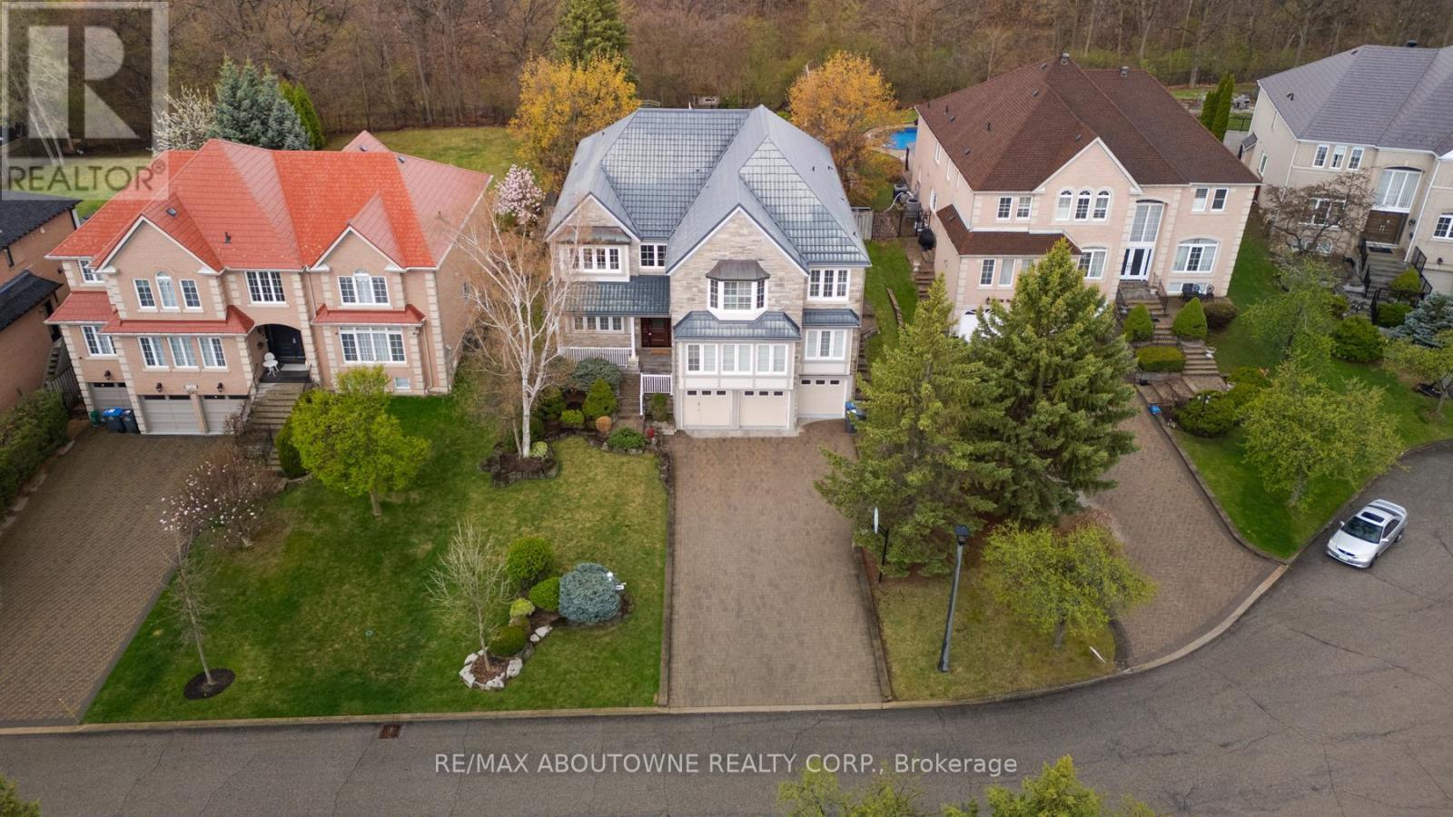 












5368 FOXMILL COURT

,
Mississauga (Central Erin Mills),




Ontario
L5M5B6


