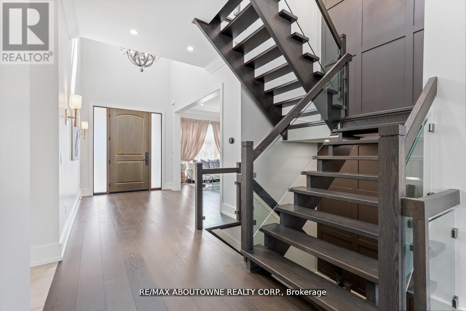 












265 WOODALE AVENUE

,
Oakville (WO West),




Ontario
L6K2N3

