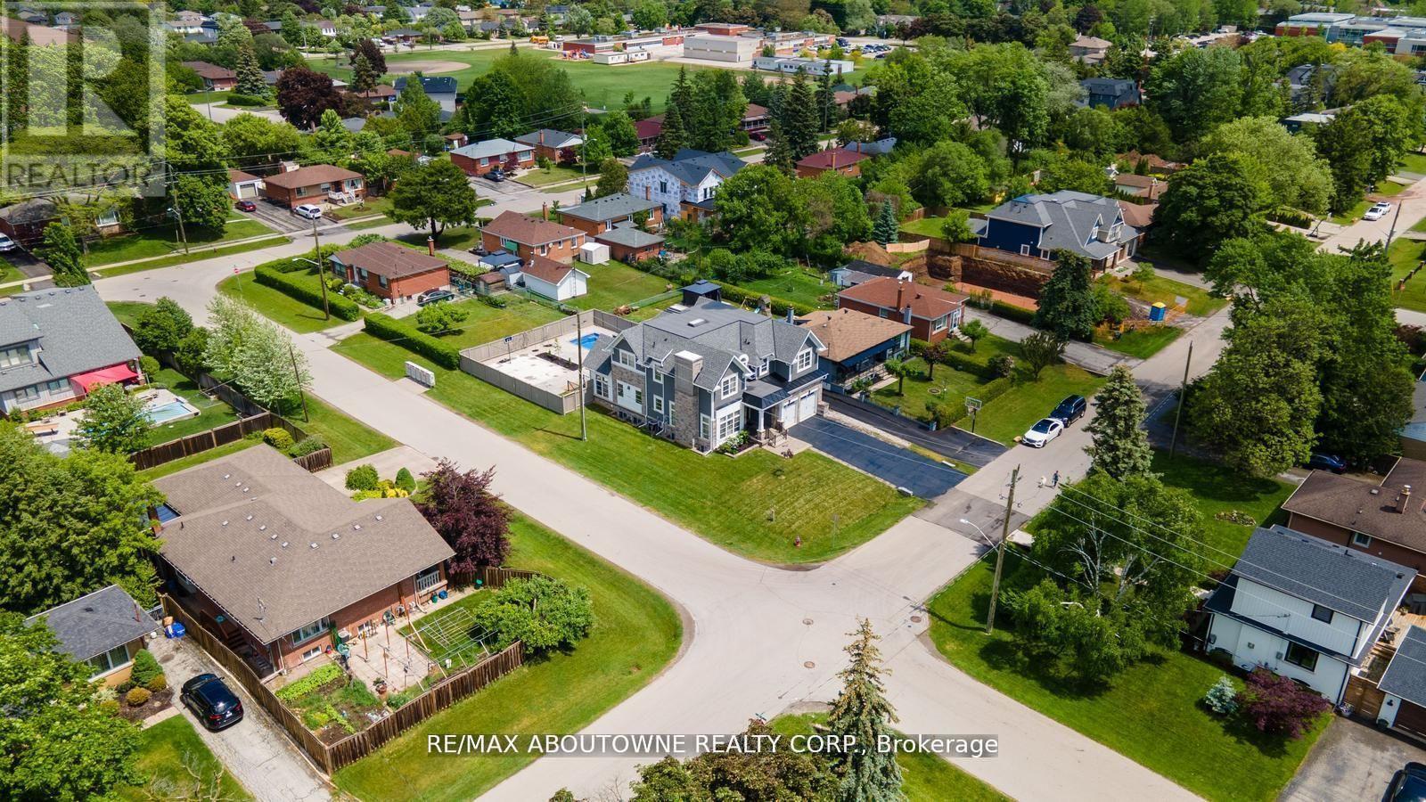 












265 WOODALE AVENUE

,
Oakville (WO West),




Ontario
L6K2N3

