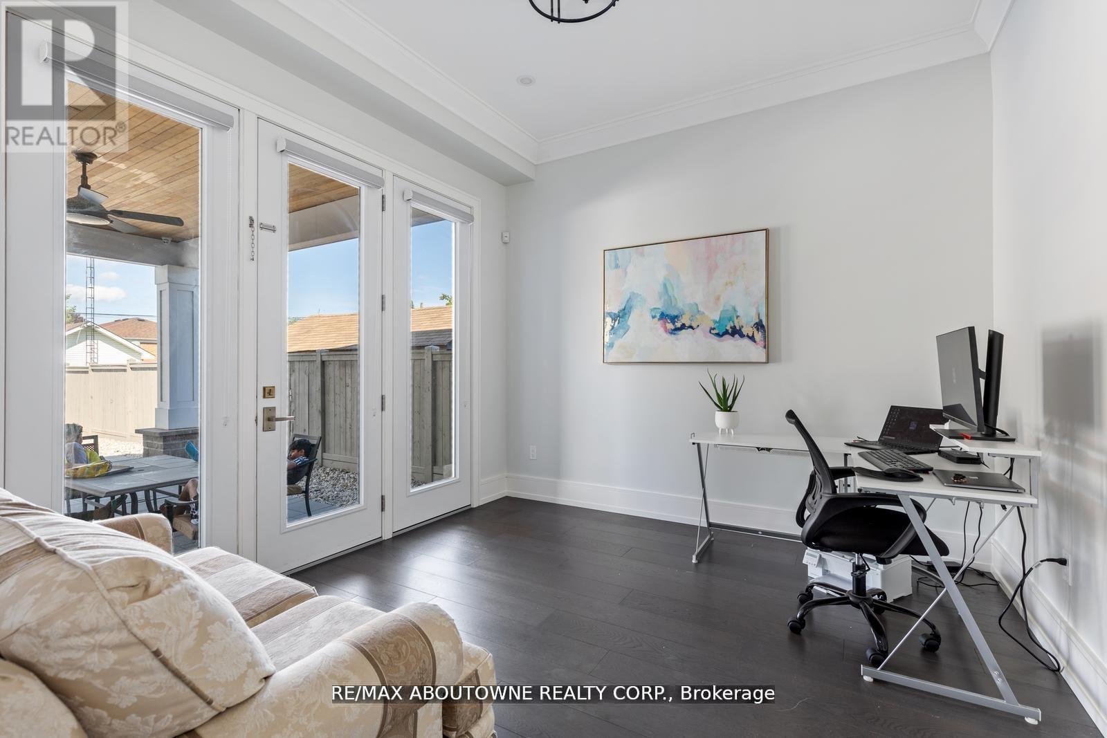 












265 WOODALE AVENUE

,
Oakville (WO West),




Ontario
L6K2N3

