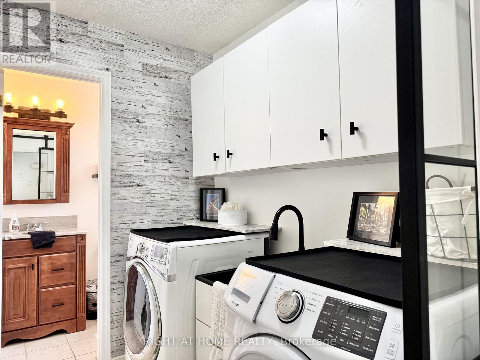 












11 PASSMORE AVENUE

,
Orangeville,




Ontario
L9W4E1

