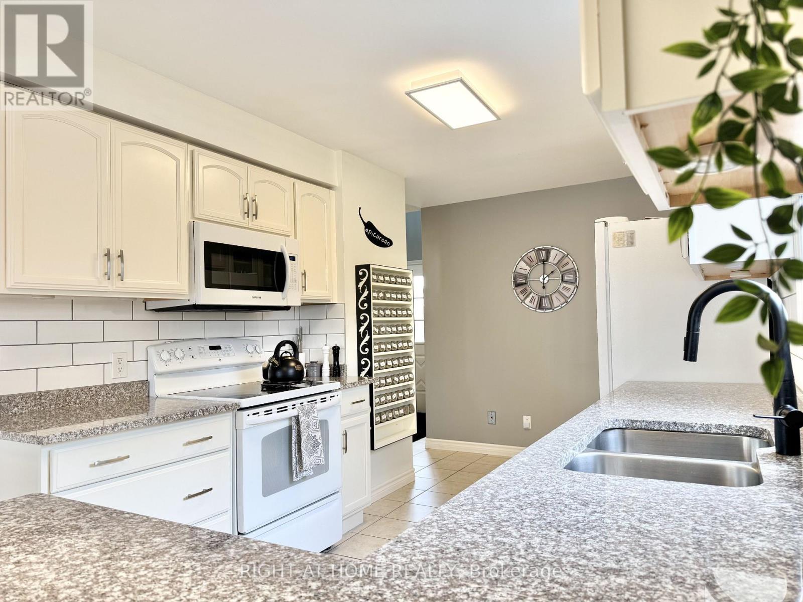 












11 PASSMORE AVENUE

,
Orangeville,




Ontario
L9W4E1

