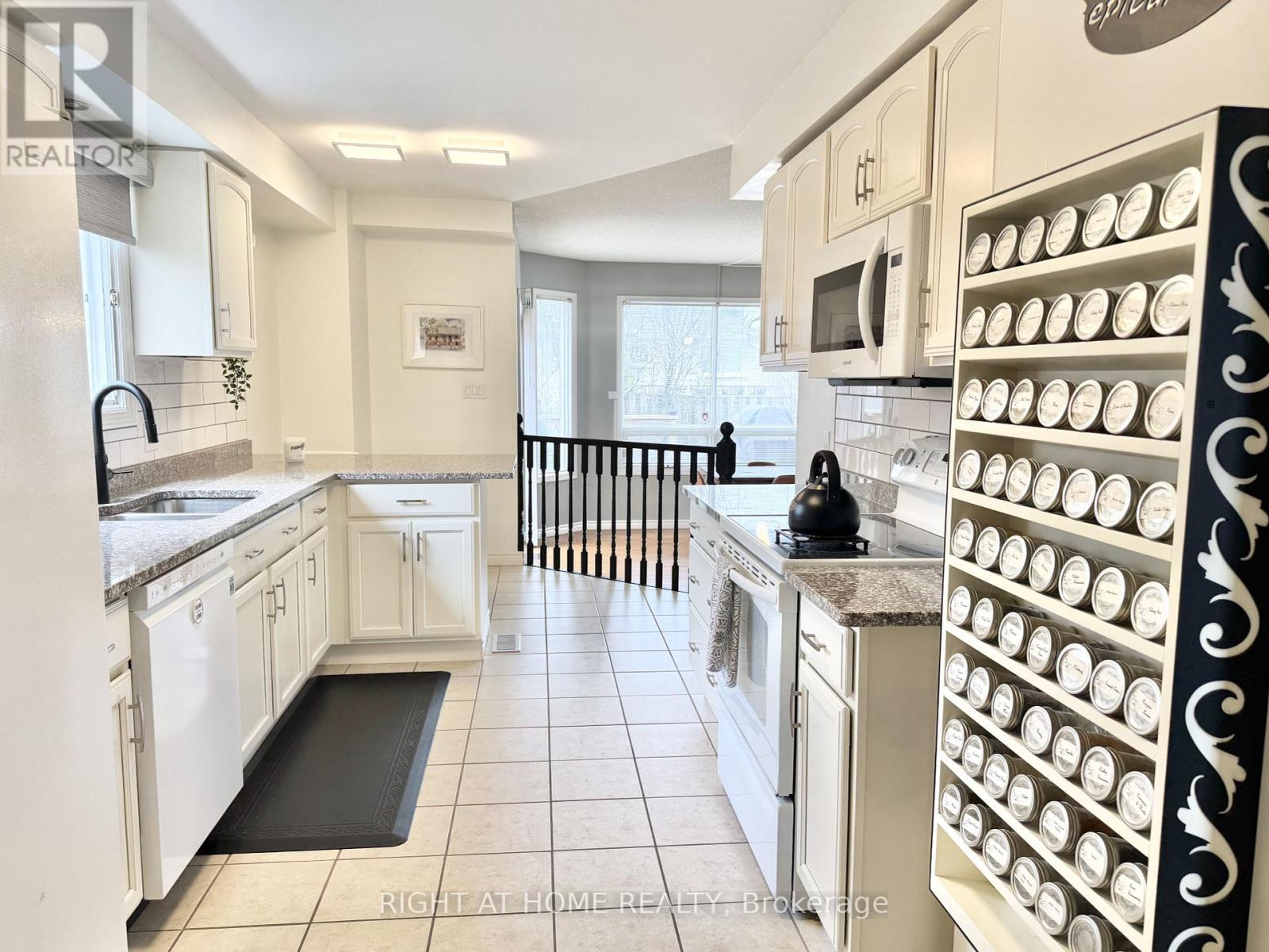 












11 PASSMORE AVENUE

,
Orangeville,




Ontario
L9W4E1

