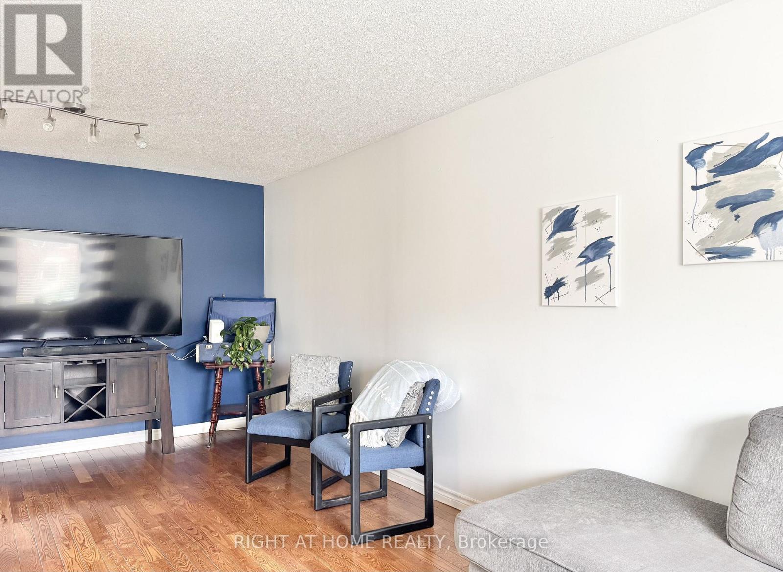 












11 PASSMORE AVENUE

,
Orangeville,




Ontario
L9W4E1


