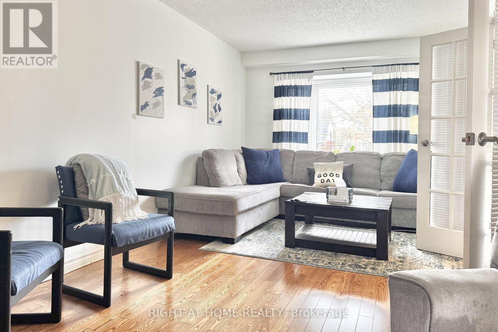 












11 PASSMORE AVENUE

,
Orangeville,




Ontario
L9W4E1

