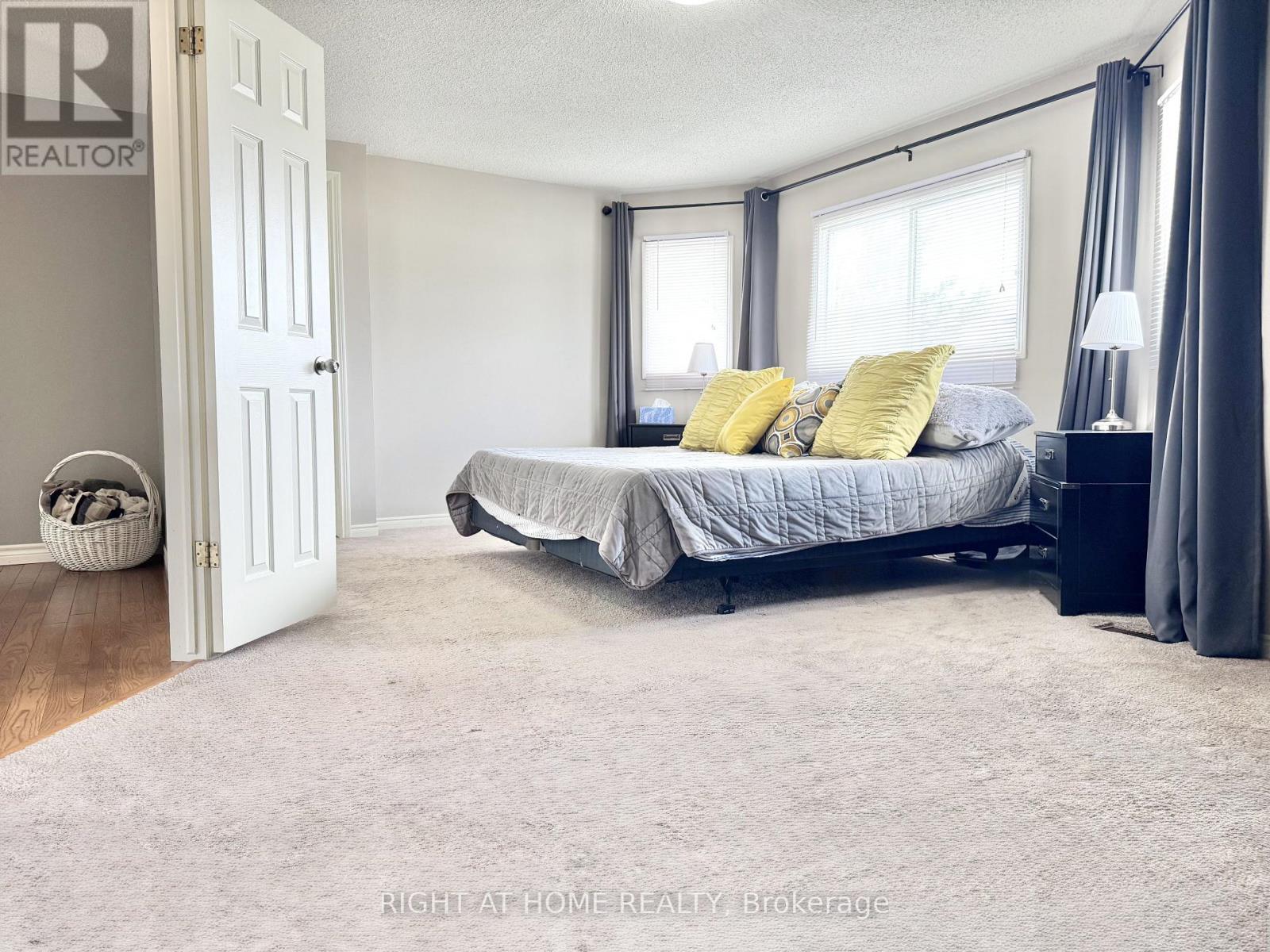 












11 PASSMORE AVENUE

,
Orangeville,




Ontario
L9W4E1

