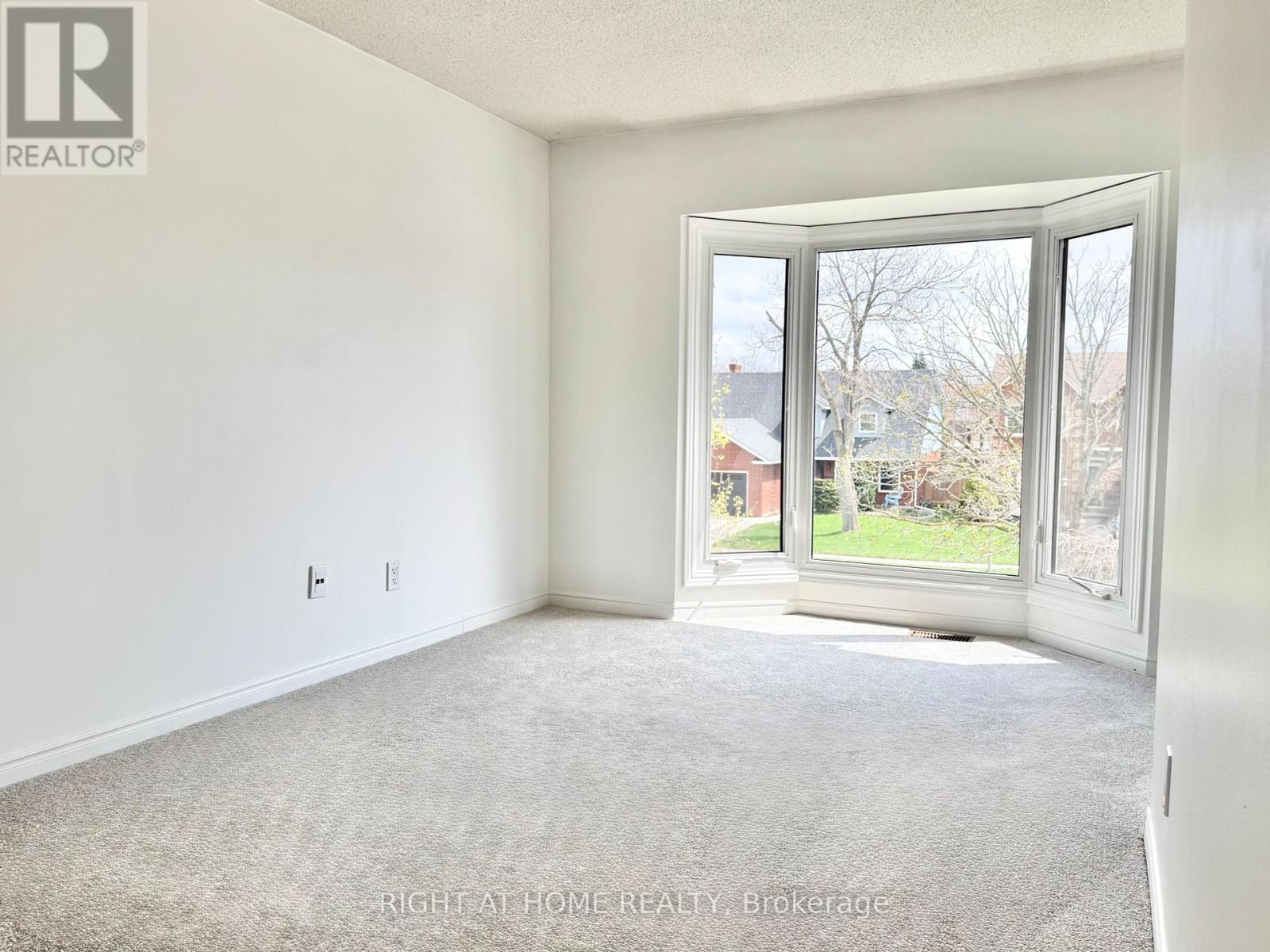 












11 PASSMORE AVENUE

,
Orangeville,




Ontario
L9W4E1


