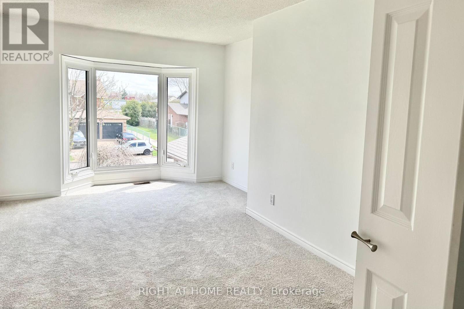 












11 PASSMORE AVENUE

,
Orangeville,




Ontario
L9W4E1

