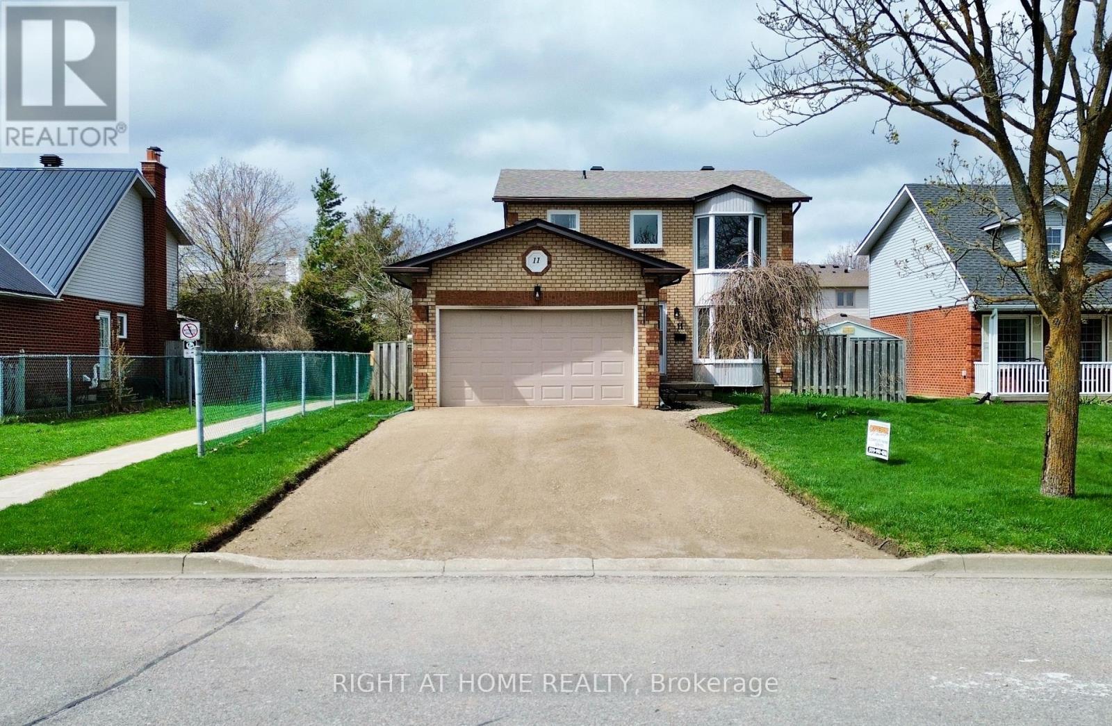












11 PASSMORE AVENUE

,
Orangeville,




Ontario
L9W4E1

