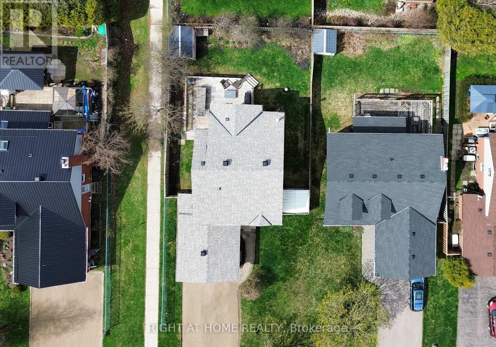 












11 PASSMORE AVENUE

,
Orangeville,




Ontario
L9W4E1

