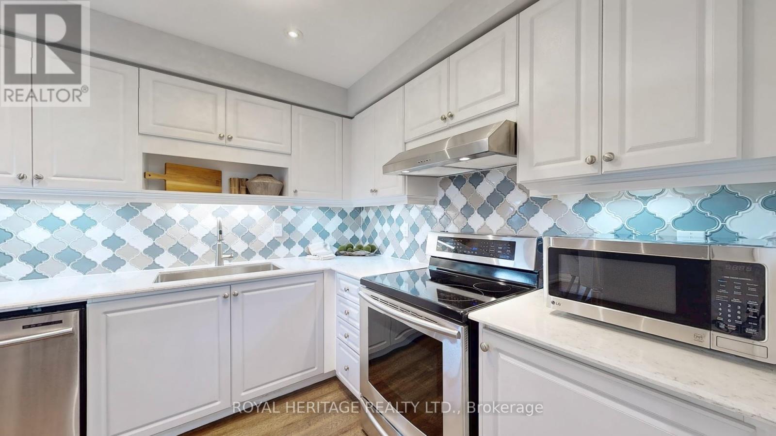 












3 FRANK JOHNSTON ROAD

,
Caledon (Bolton West),




Ontario
L7E2L4

