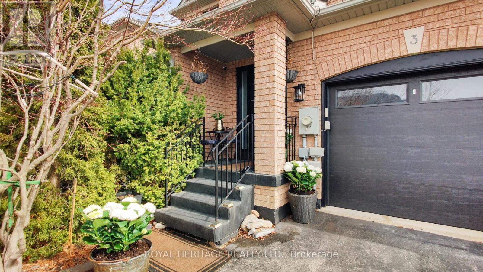 












3 FRANK JOHNSTON ROAD

,
Caledon (Bolton West),




Ontario
L7E2L4

