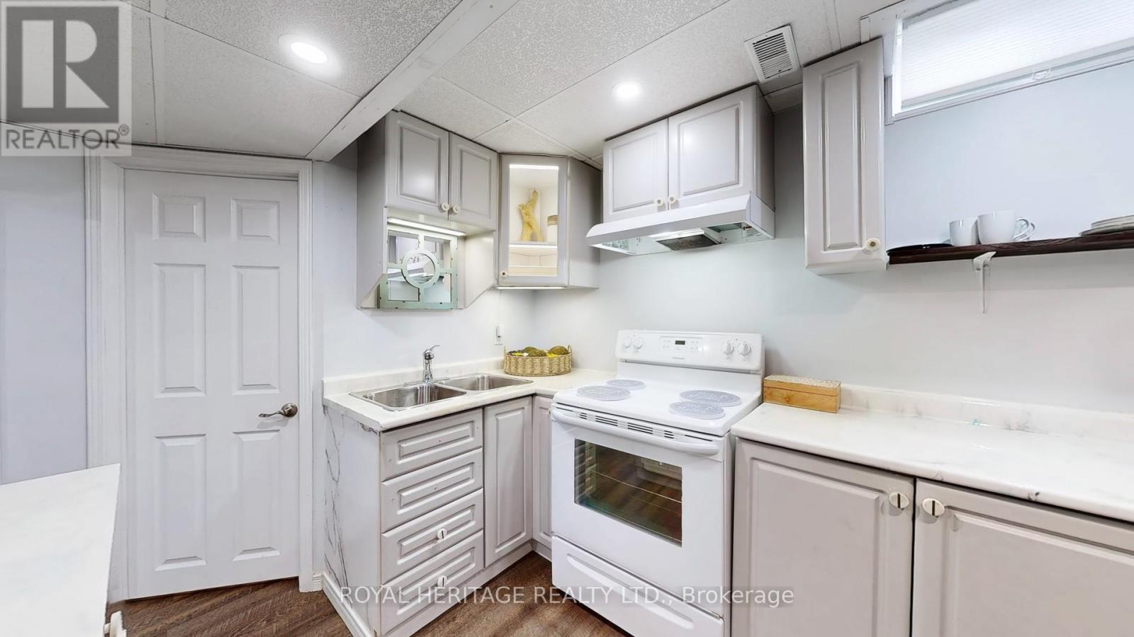 












3 FRANK JOHNSTON ROAD

,
Caledon (Bolton West),




Ontario
L7E2L4

