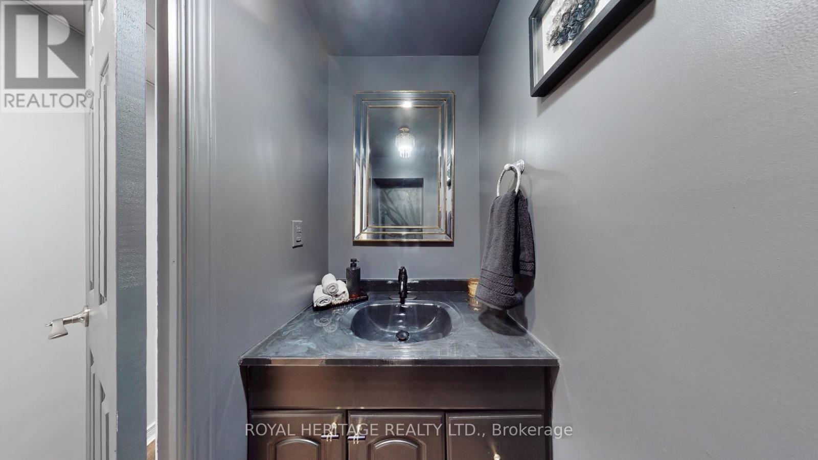 












3 FRANK JOHNSTON ROAD

,
Caledon (Bolton West),




Ontario
L7E2L4

