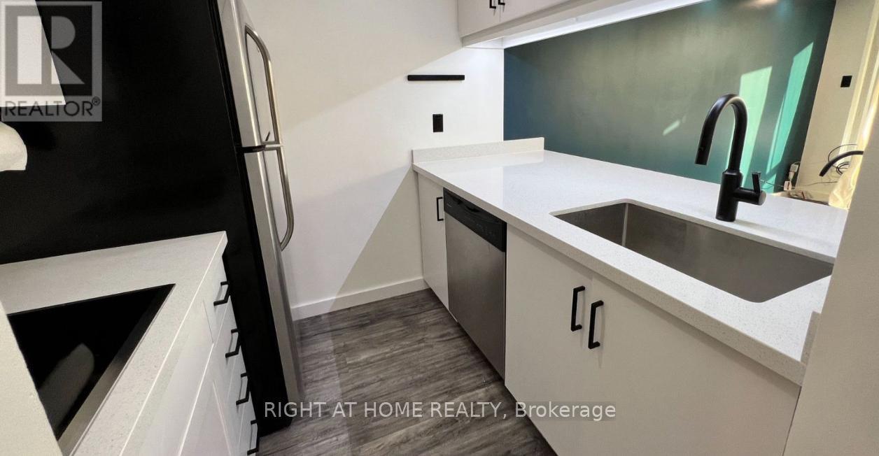 












209 - 880 DUNDAS STREET W

,
Mississauga (Erindale),




Ontario
L5C4H3


