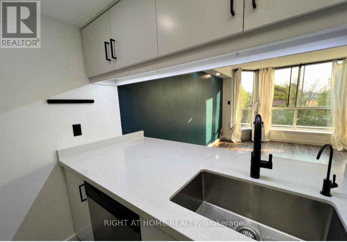 












209 - 880 DUNDAS STREET W

,
Mississauga (Erindale),




Ontario
L5C4H3

