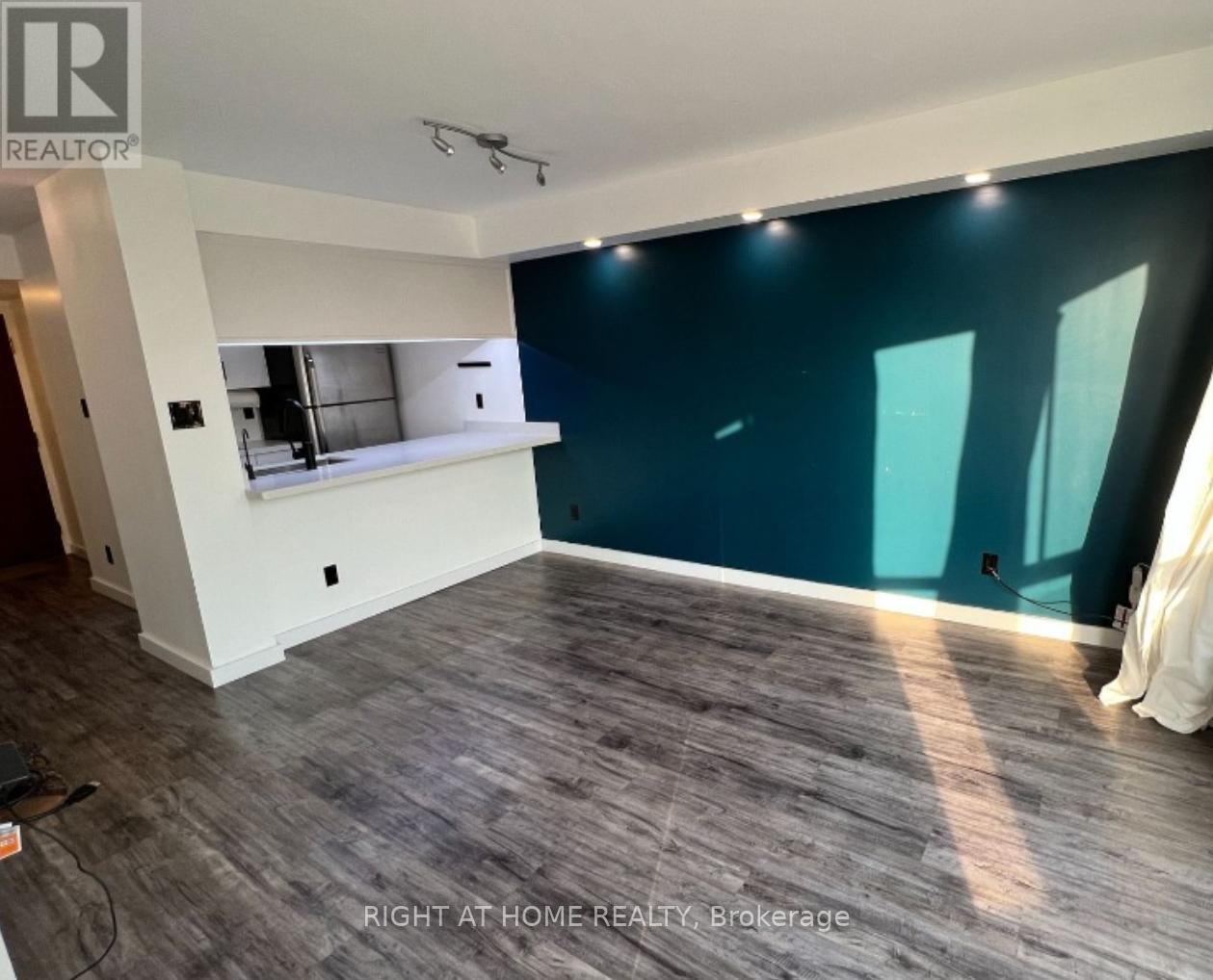 












209 - 880 DUNDAS STREET W

,
Mississauga (Erindale),




Ontario
L5C4H3

