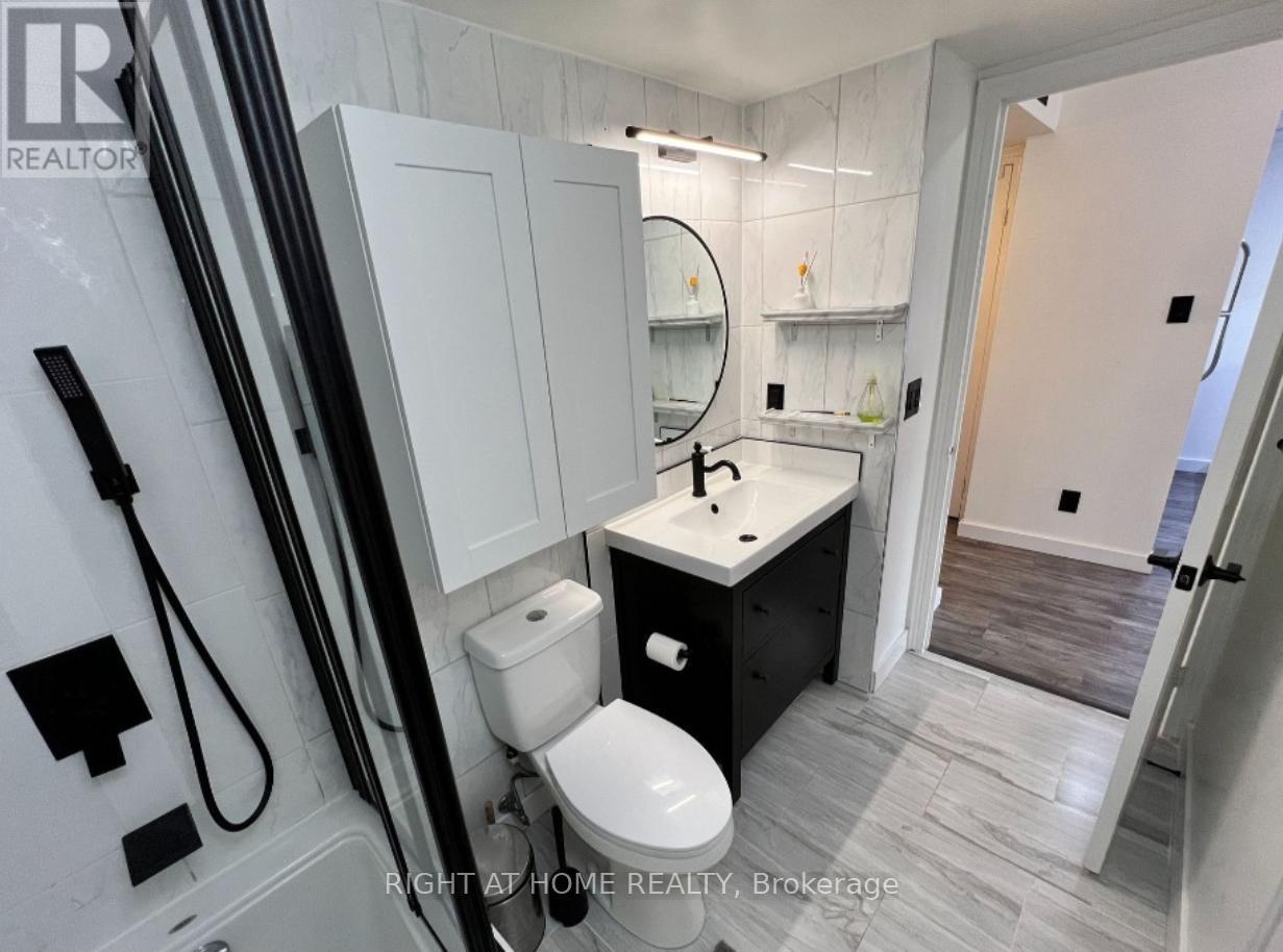 












209 - 880 DUNDAS STREET W

,
Mississauga (Erindale),




Ontario
L5C4H3

