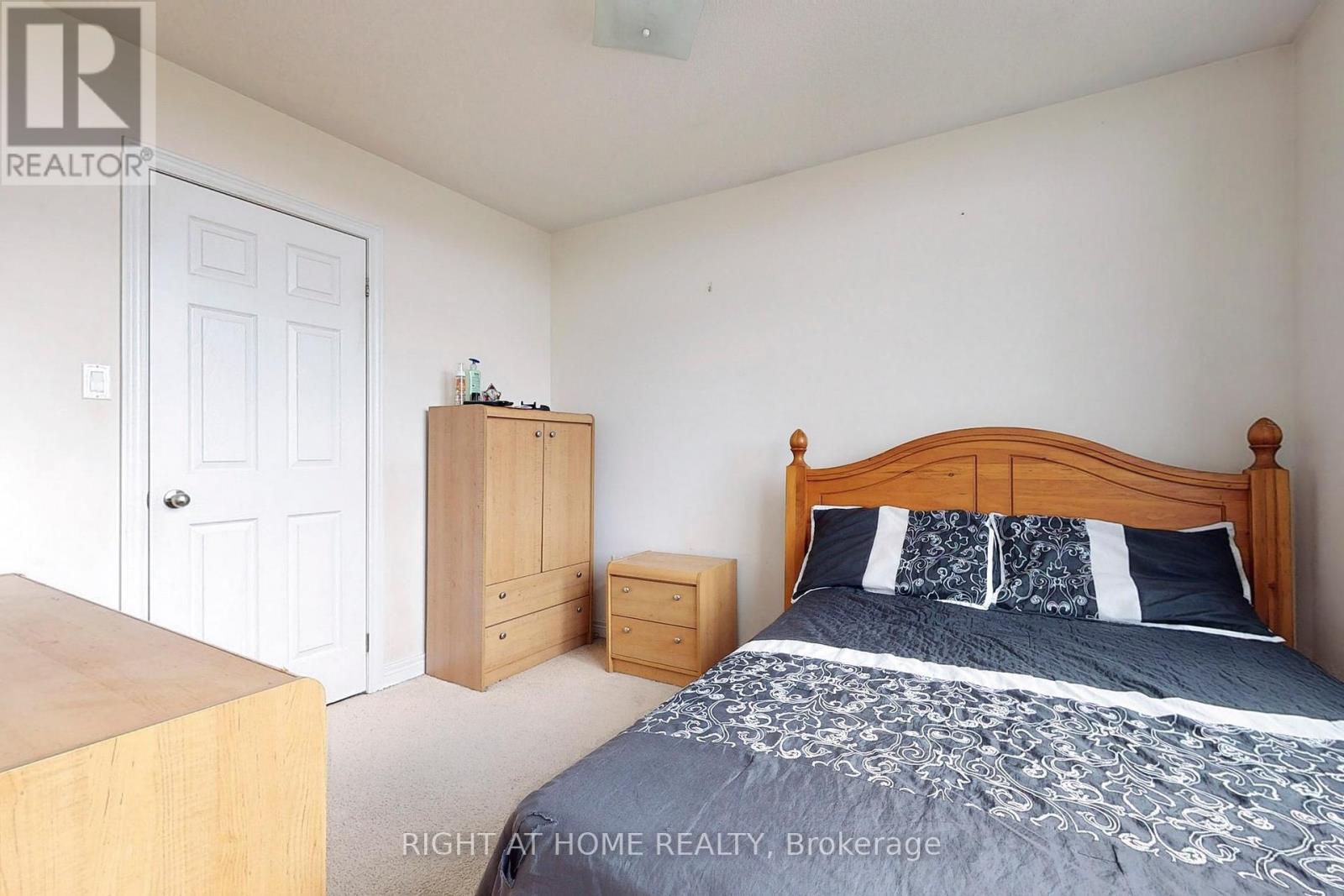












774 SUGDEN TERRACE

,
Milton (WI Willmott),




Ontario
L9T8K3

