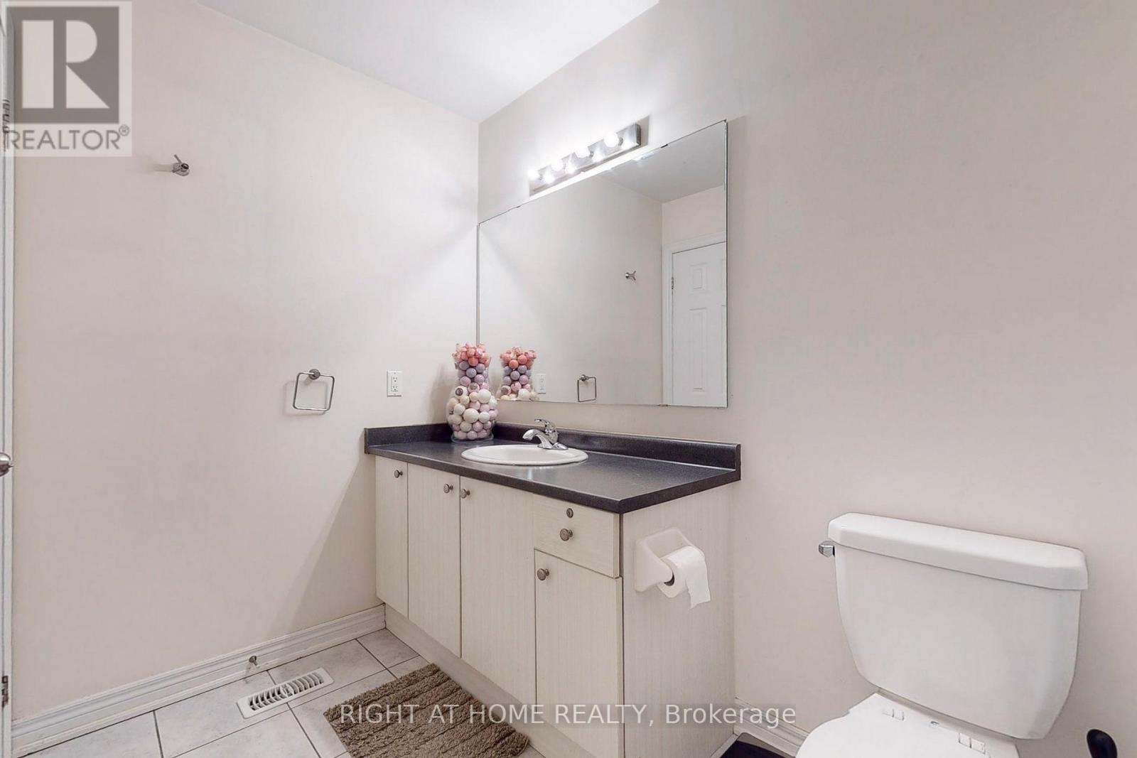 












774 SUGDEN TERRACE

,
Milton (WI Willmott),




Ontario
L9T8K3

