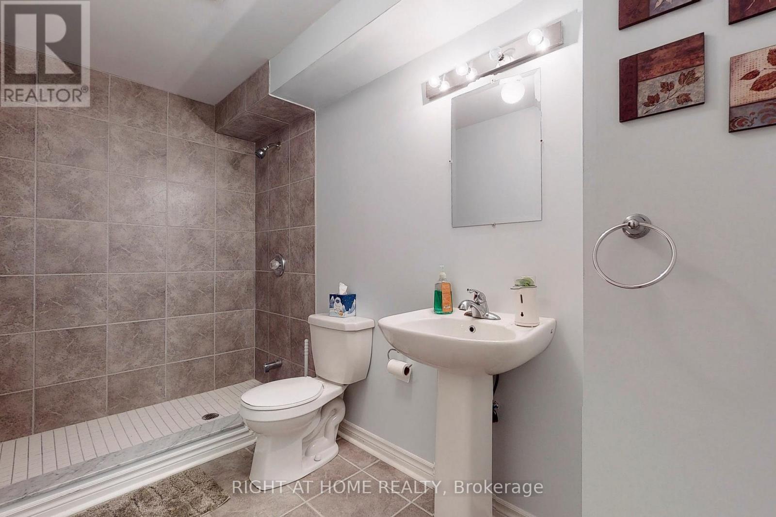 












774 SUGDEN TERRACE

,
Milton (WI Willmott),




Ontario
L9T8K3

