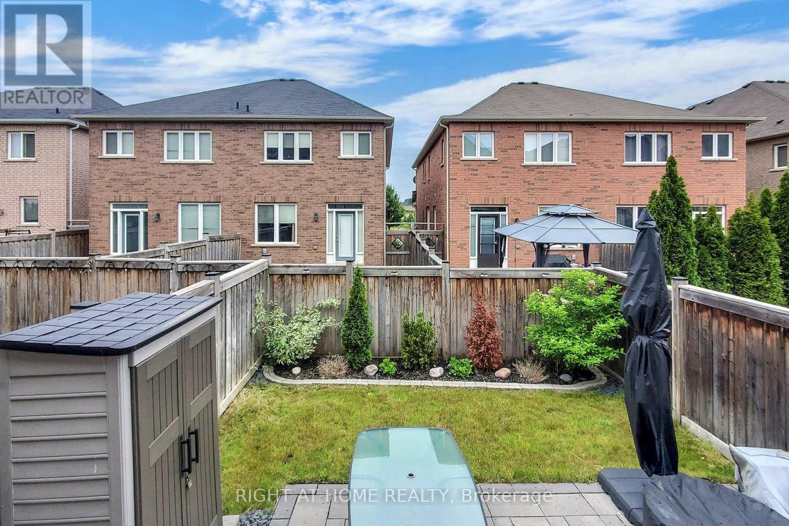 












774 SUGDEN TERRACE

,
Milton (WI Willmott),




Ontario
L9T8K3

