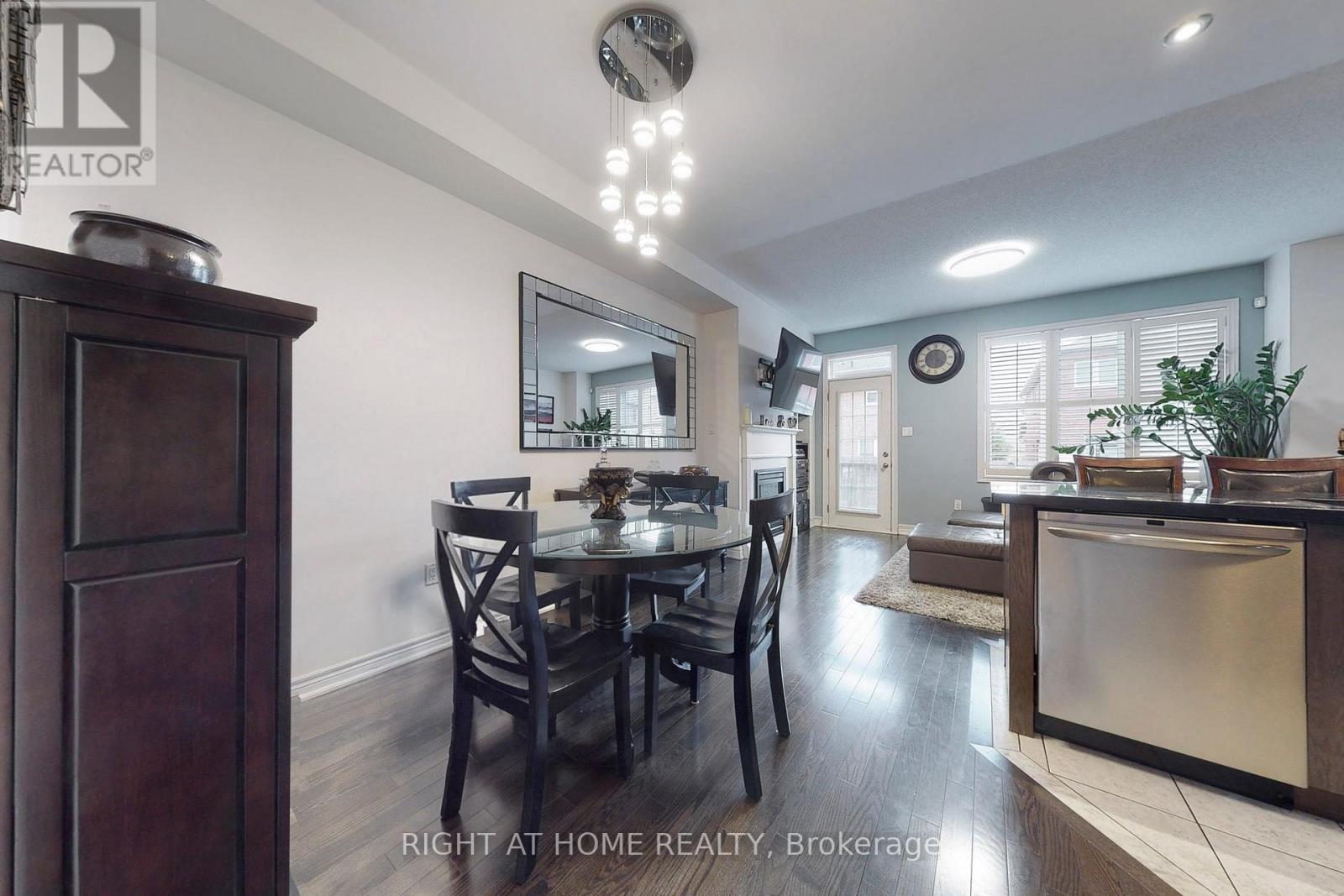 












774 SUGDEN TERRACE

,
Milton (WI Willmott),




Ontario
L9T8K3

