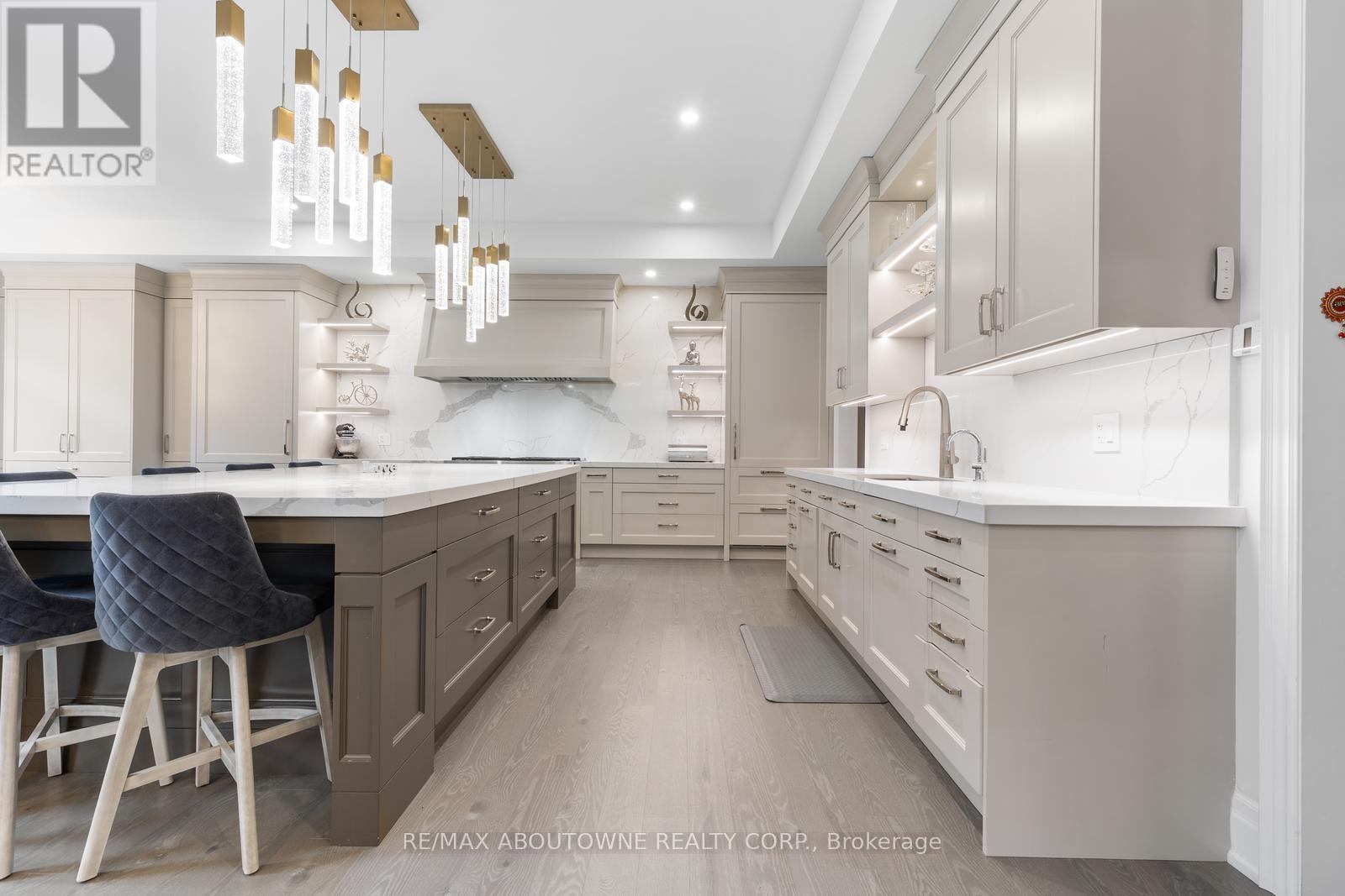 












1217 IRONBRIDGE ROAD

,
Oakville (GA Glen Abbey),




Ontario
L6M5M5

