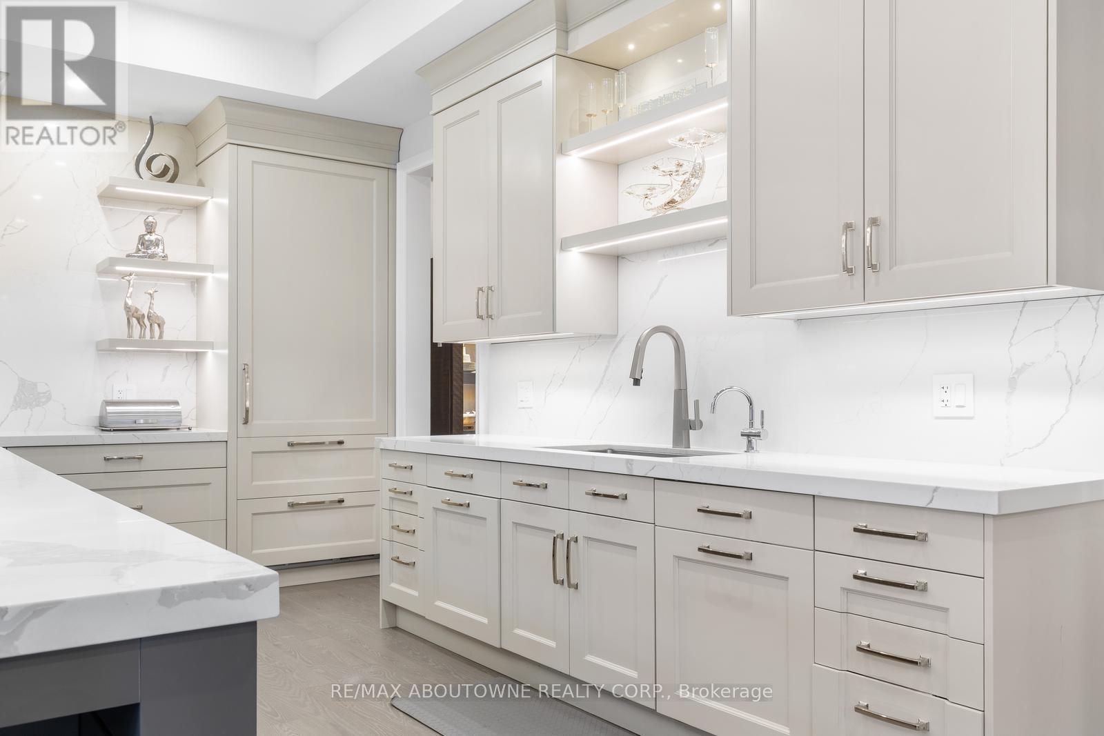












1217 IRONBRIDGE ROAD

,
Oakville (GA Glen Abbey),




Ontario
L6M5M5

