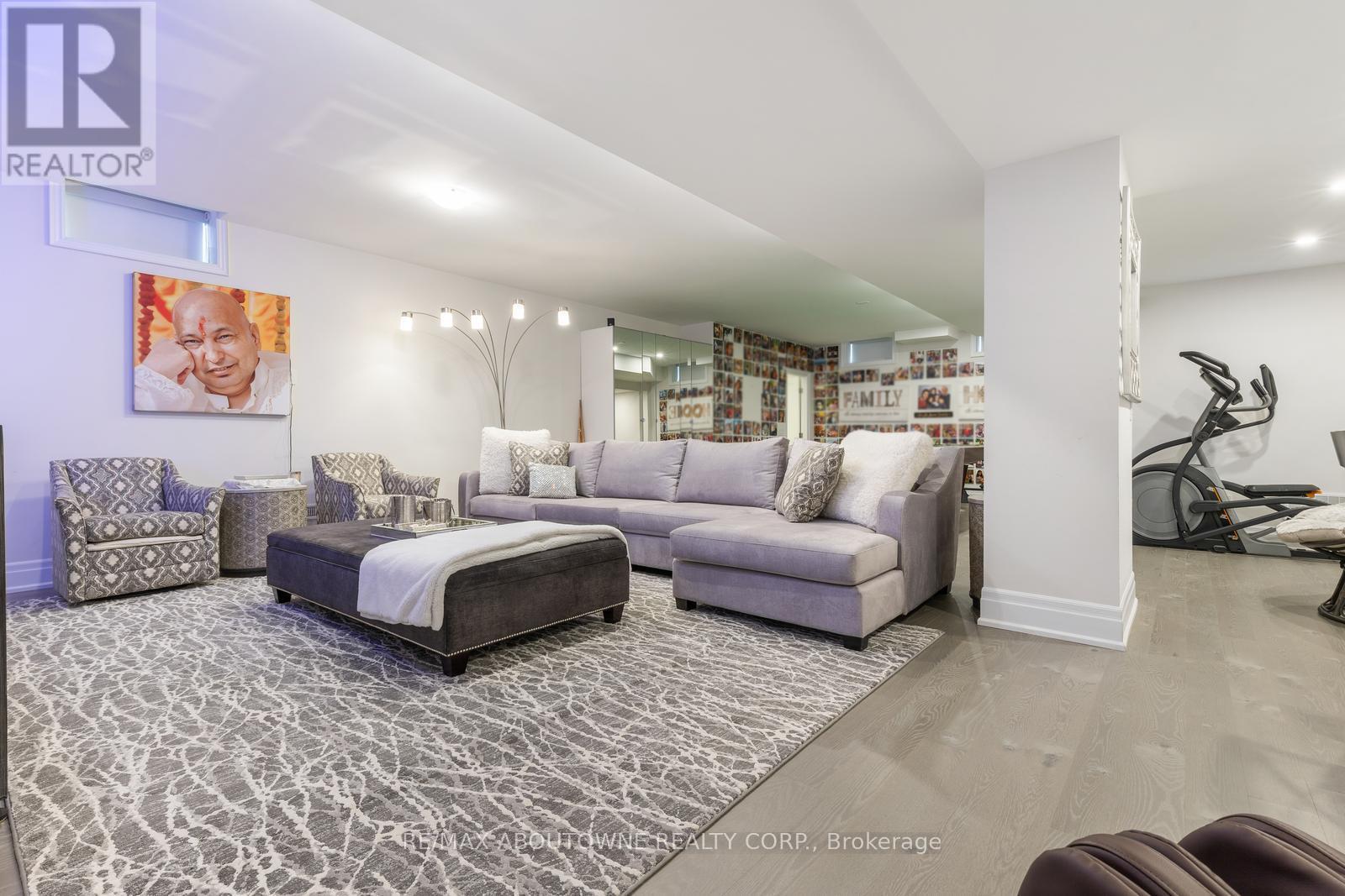 












1217 IRONBRIDGE ROAD

,
Oakville (GA Glen Abbey),




Ontario
L6M5M5

