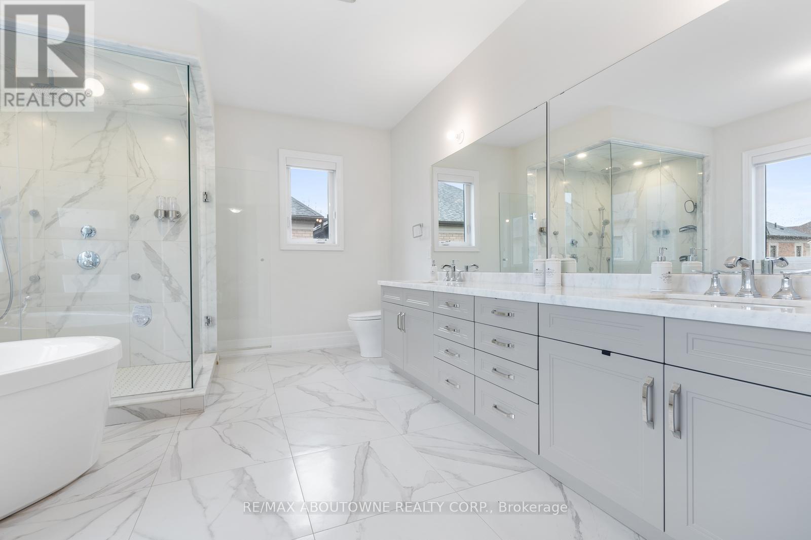 












1217 IRONBRIDGE ROAD

,
Oakville (GA Glen Abbey),




Ontario
L6M5M5

