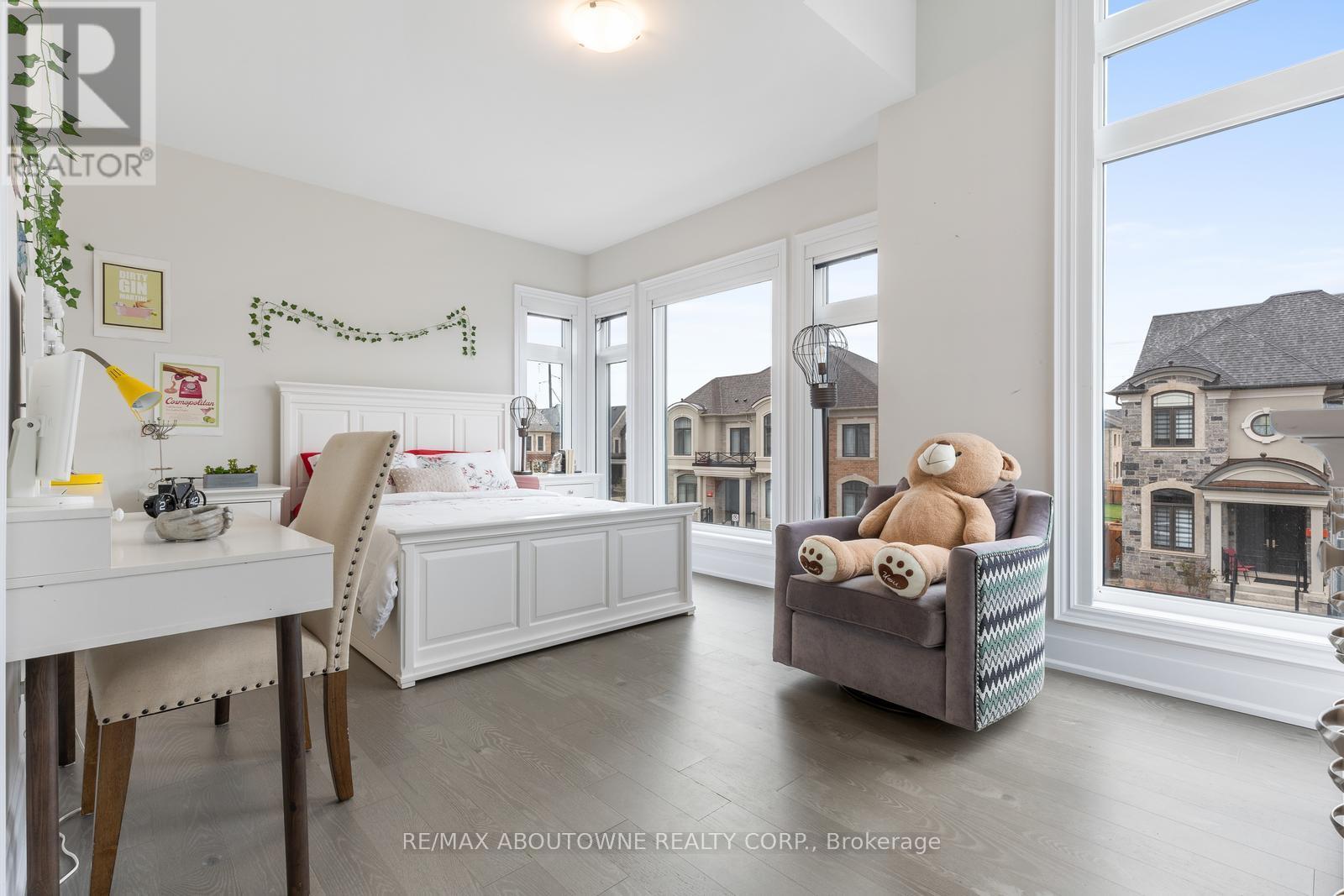












1217 IRONBRIDGE ROAD

,
Oakville (GA Glen Abbey),




Ontario
L6M5M5

