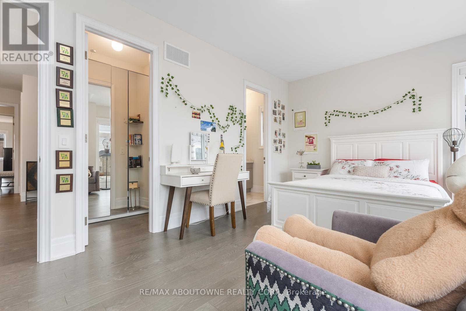 












1217 IRONBRIDGE ROAD

,
Oakville (GA Glen Abbey),




Ontario
L6M5M5

