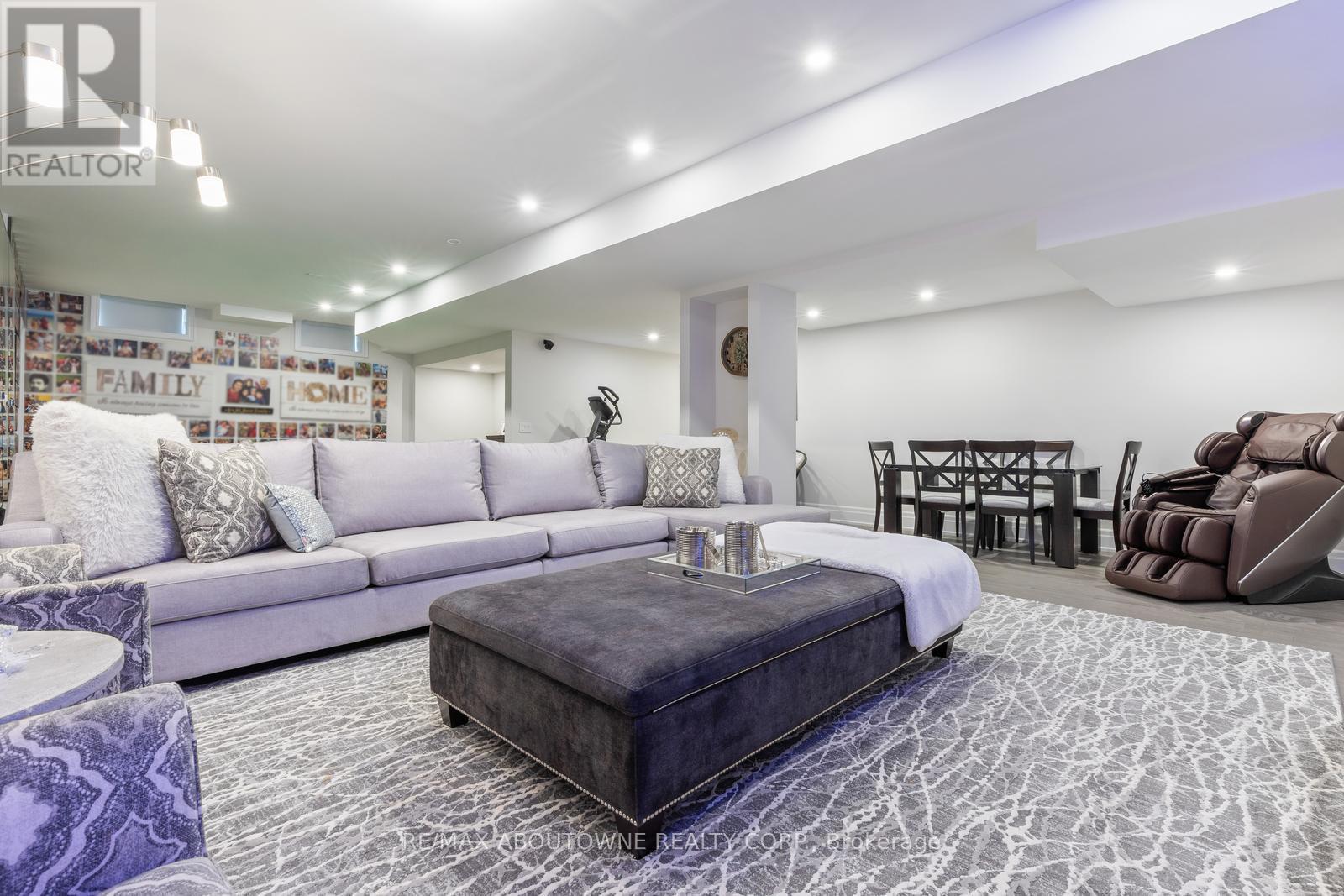 












1217 IRONBRIDGE ROAD

,
Oakville (GA Glen Abbey),




Ontario
L6M5M5

