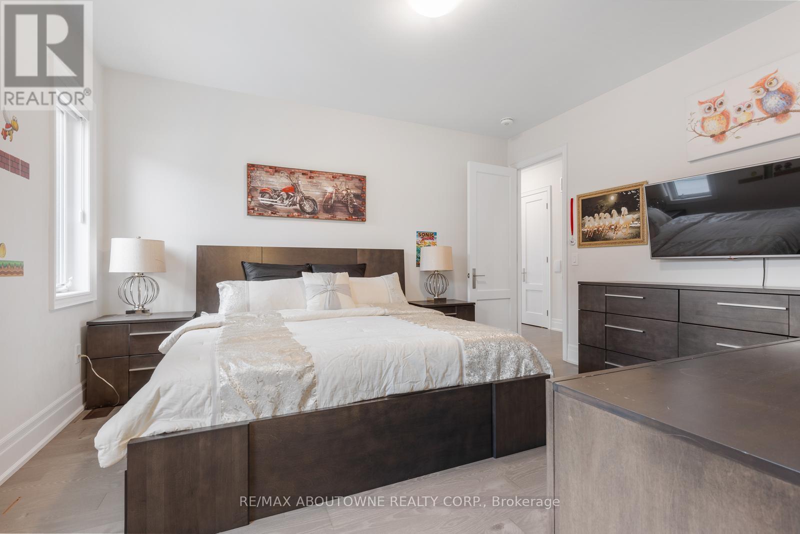 












1217 IRONBRIDGE ROAD

,
Oakville (GA Glen Abbey),




Ontario
L6M5M5

