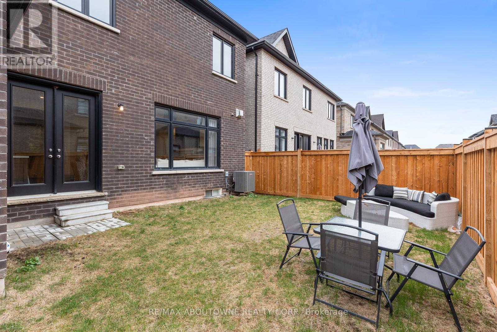 












1217 IRONBRIDGE ROAD

,
Oakville (GA Glen Abbey),




Ontario
L6M5M5


