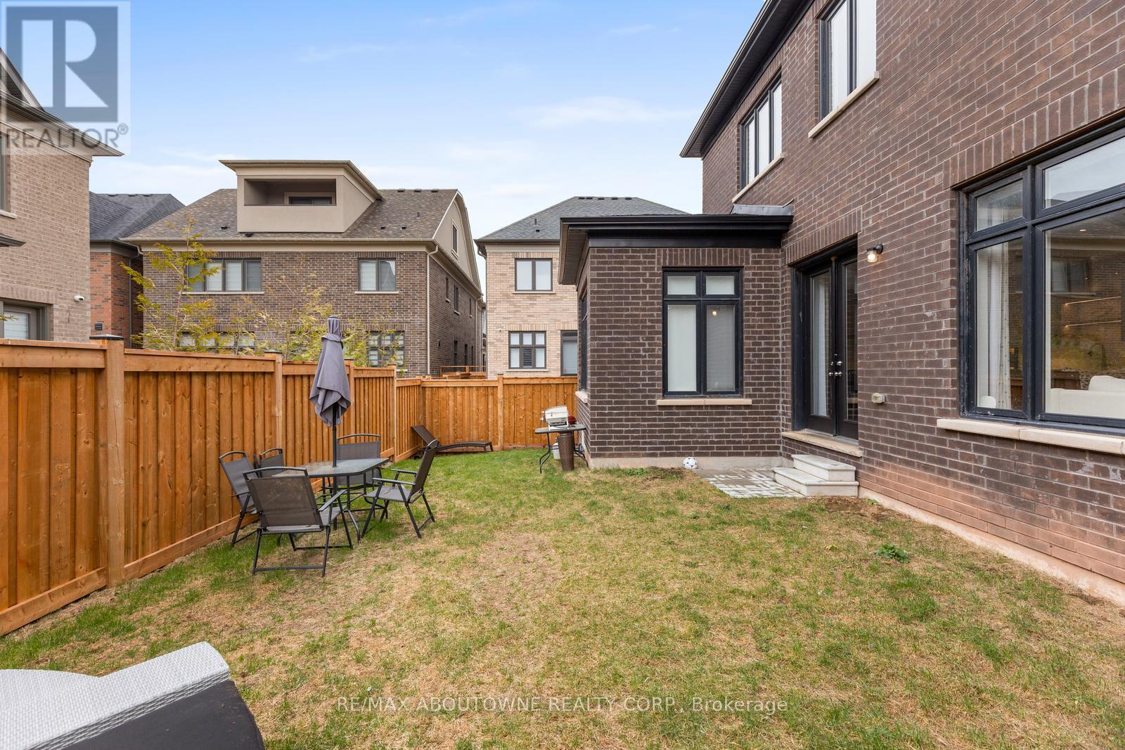 












1217 IRONBRIDGE ROAD

,
Oakville (GA Glen Abbey),




Ontario
L6M5M5

