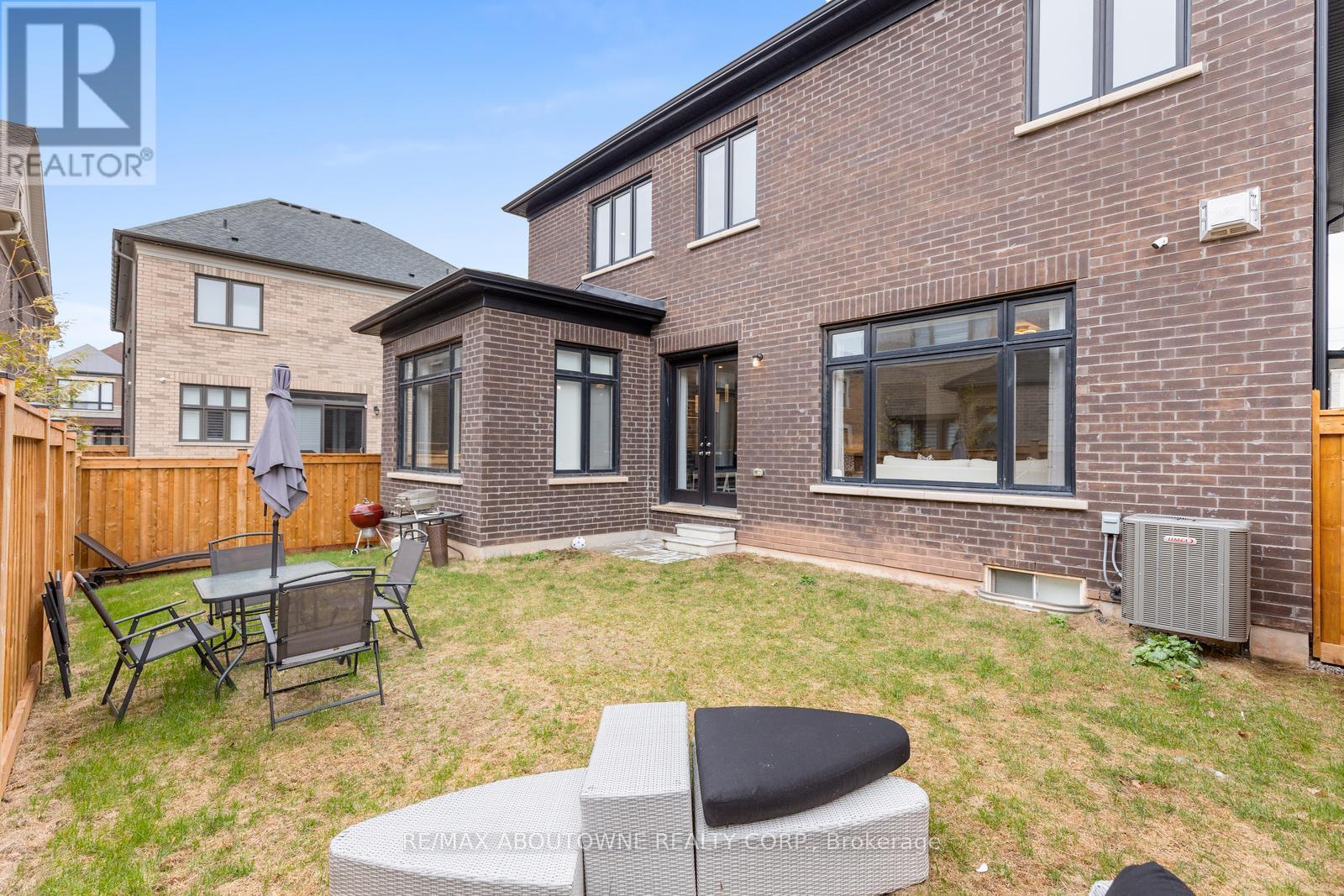 












1217 IRONBRIDGE ROAD

,
Oakville (GA Glen Abbey),




Ontario
L6M5M5

