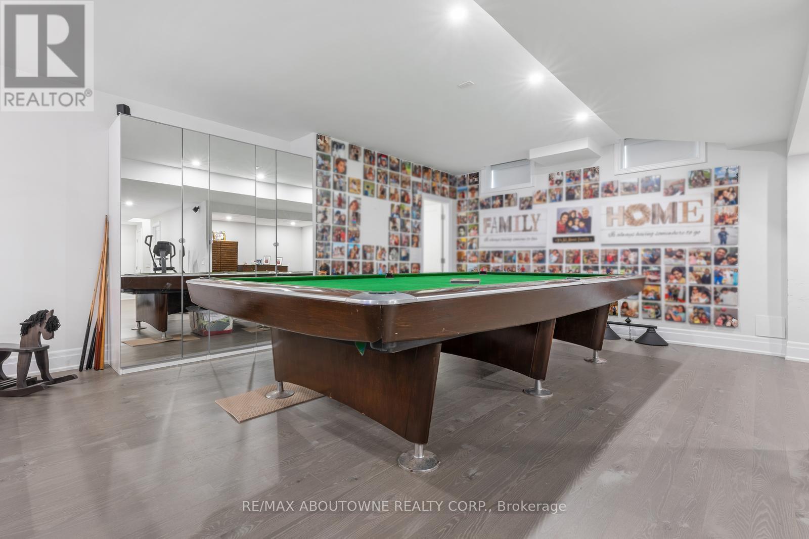 












1217 IRONBRIDGE ROAD

,
Oakville (GA Glen Abbey),




Ontario
L6M5M5

